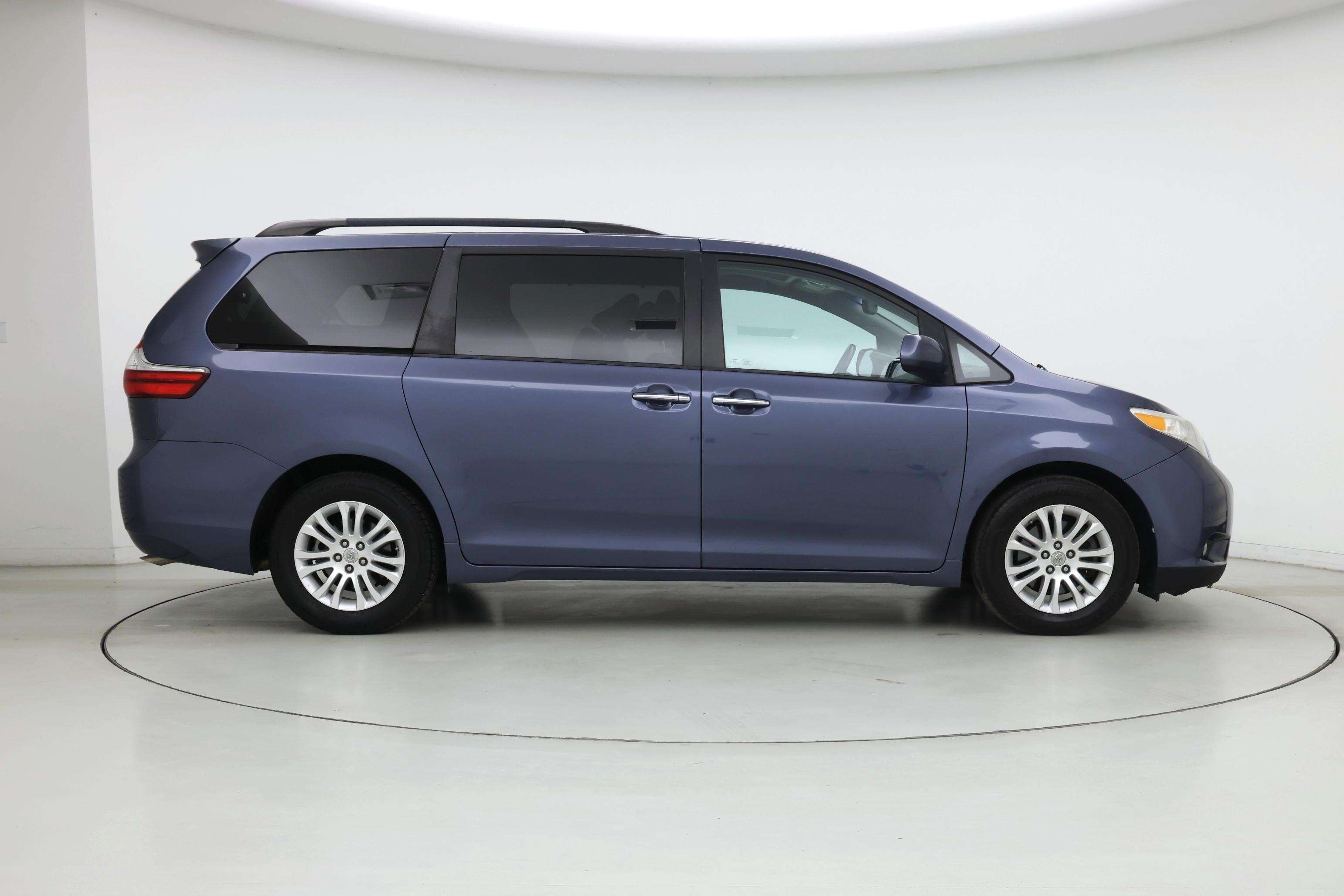 Thumbnail: 2015 Toyota Sienna - 7