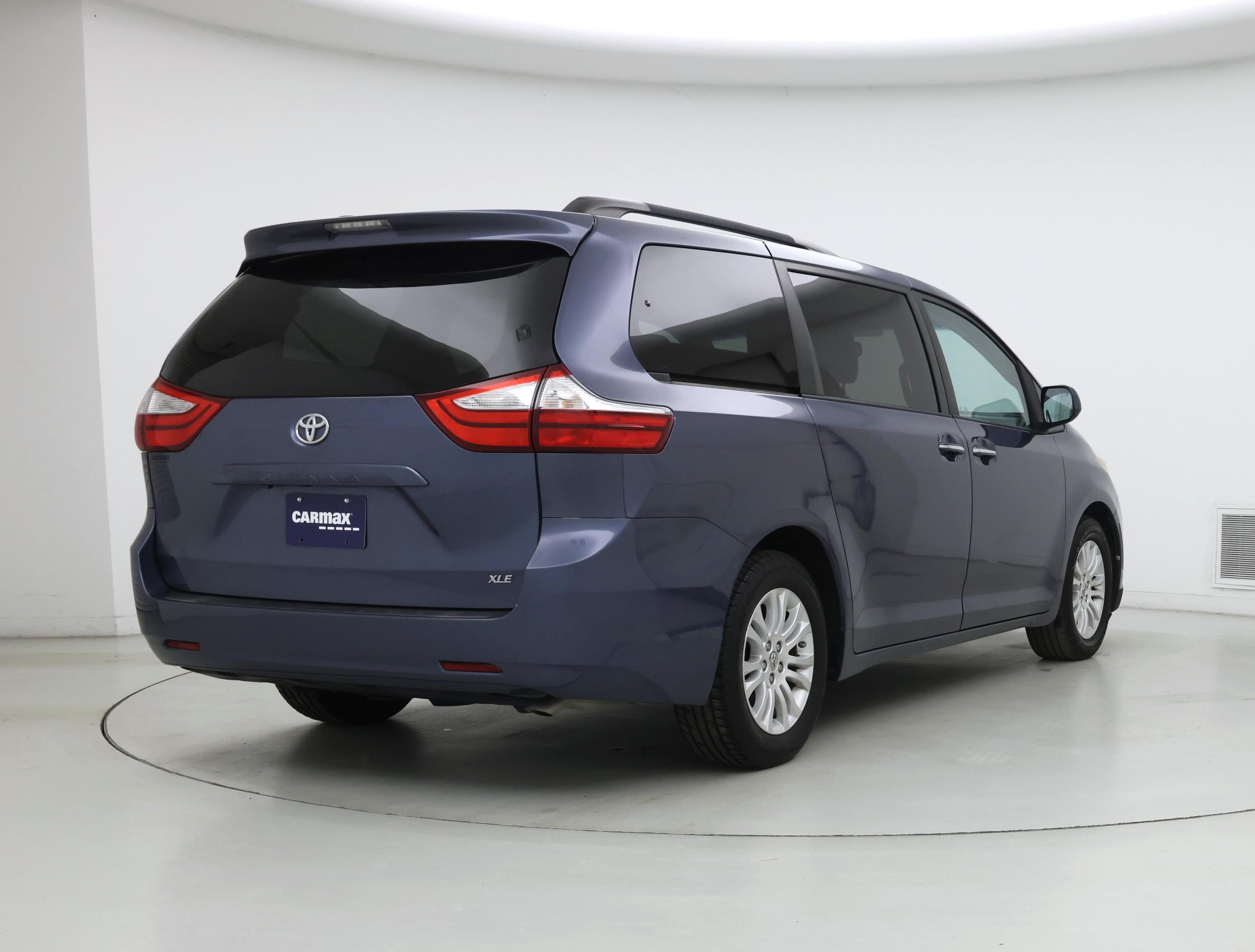 Thumbnail: 2015 Toyota Sienna - 8