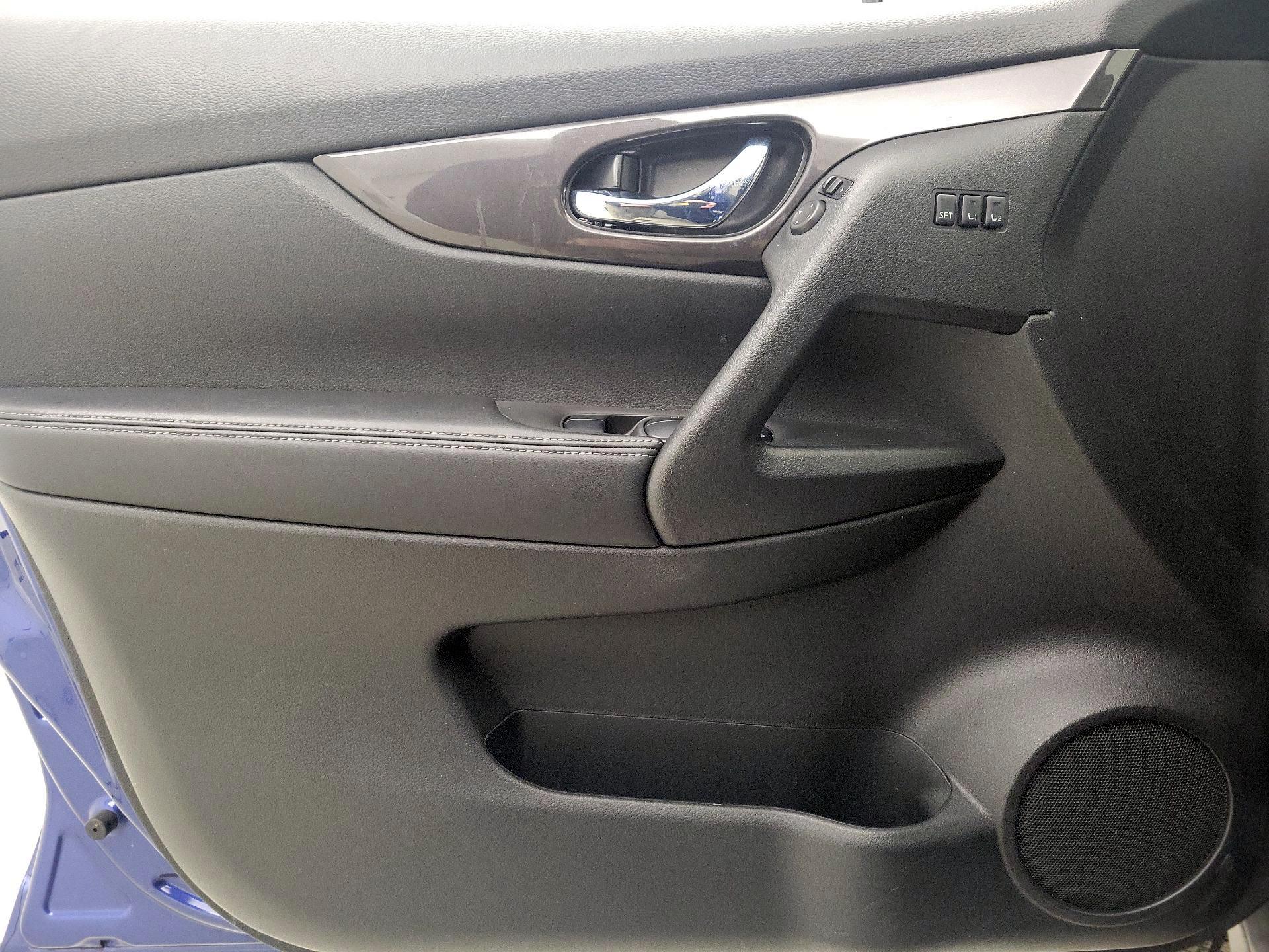 Thumbnail: 2019 Nissan Rogue - 12