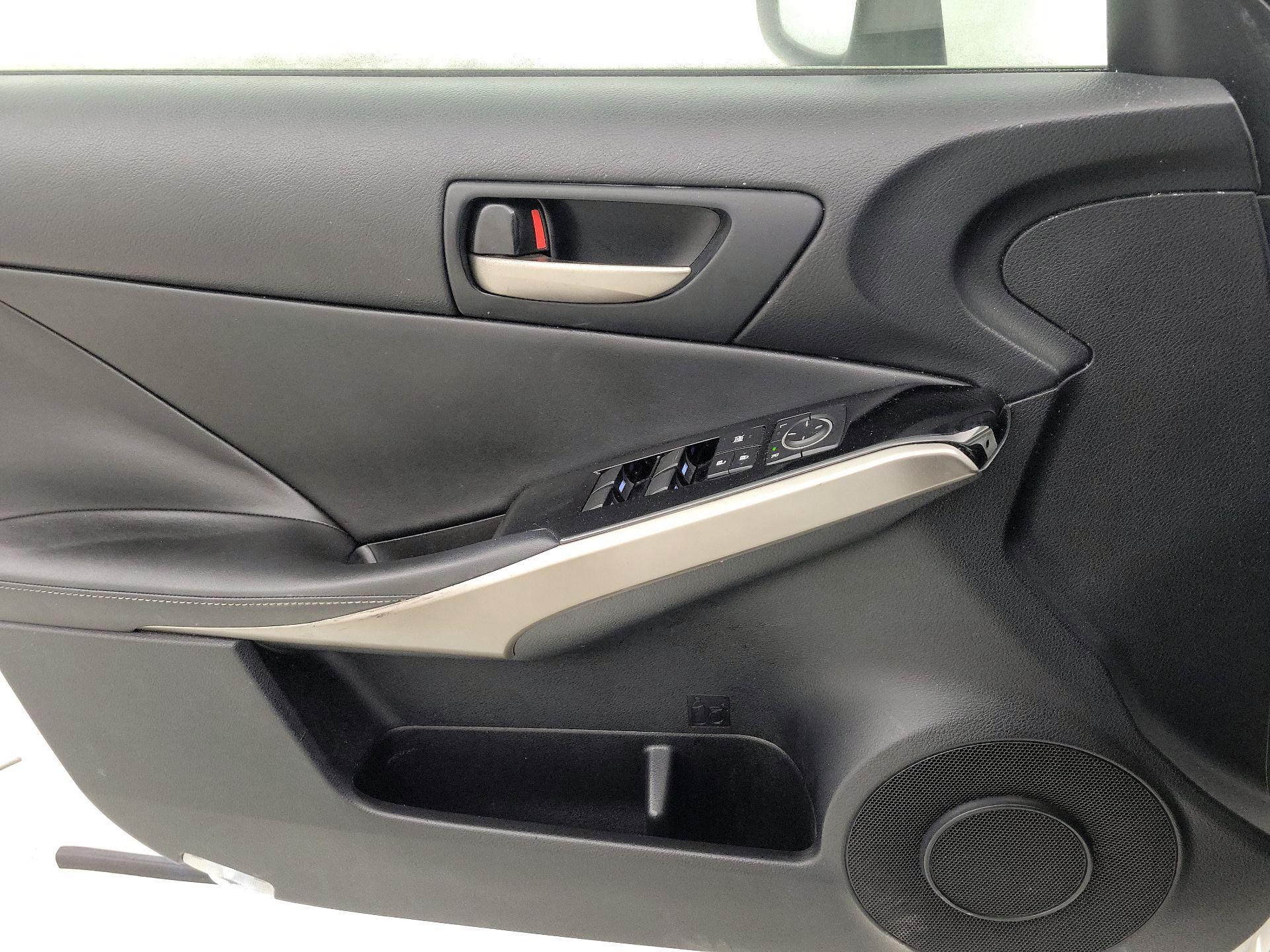 Thumbnail: 2017 Lexus IS - 12