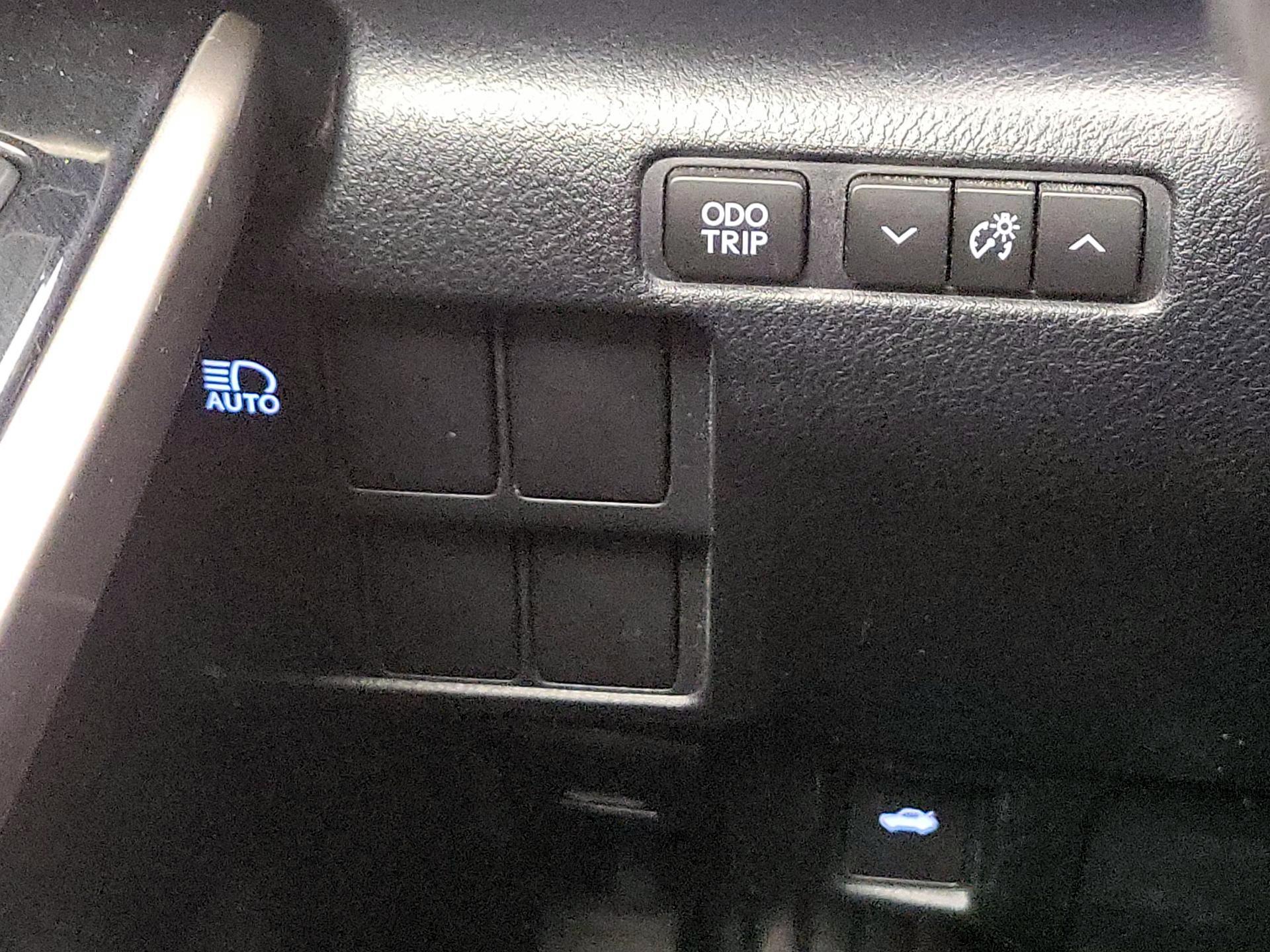 Thumbnail: 2017 Lexus IS - 13