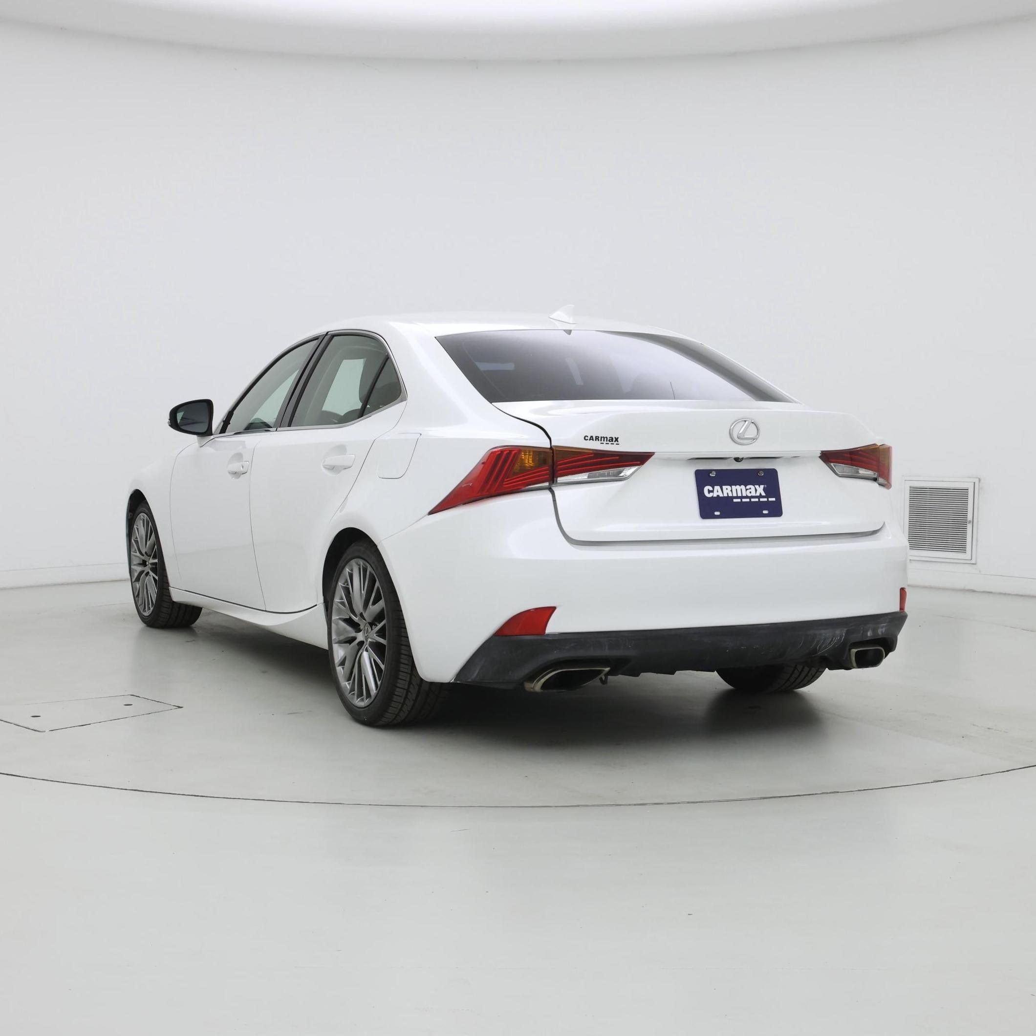 Thumbnail: 2017 Lexus IS - 2