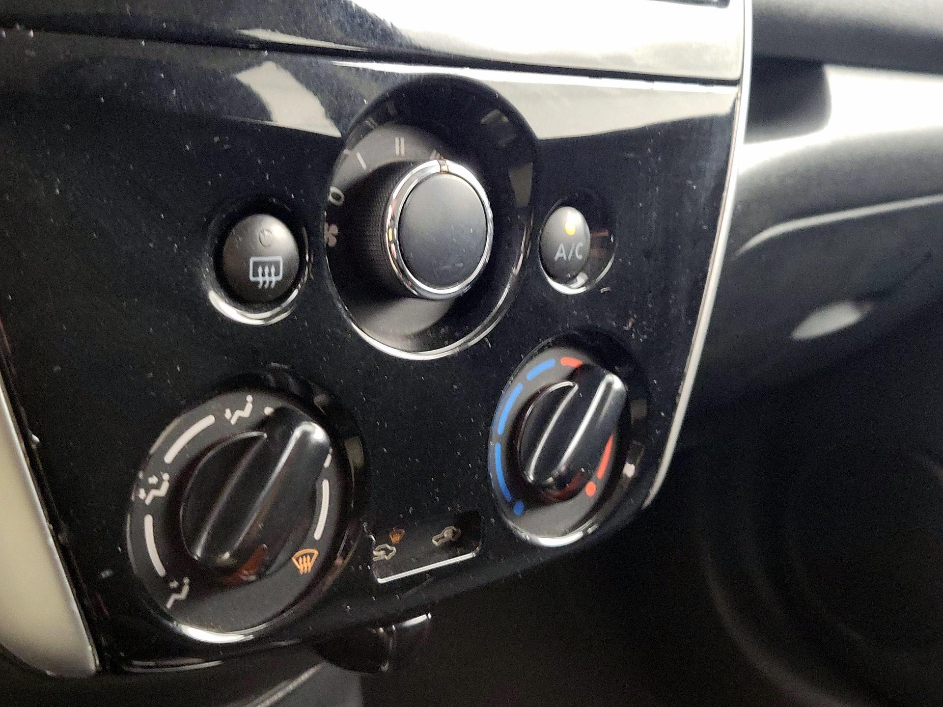 Thumbnail: 2015 Nissan Versa Note - 15