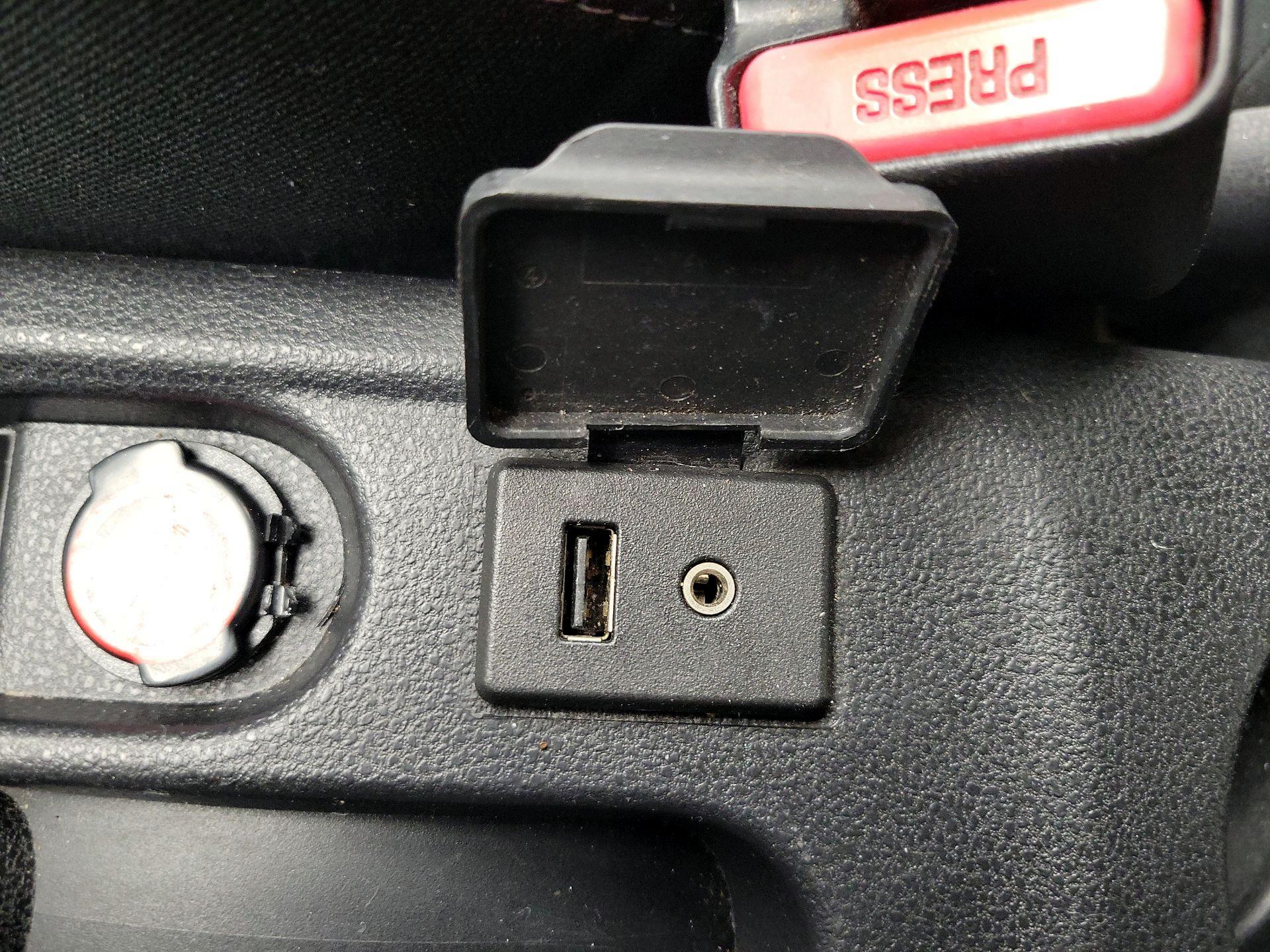 Thumbnail: 2015 Nissan Versa Note - 17