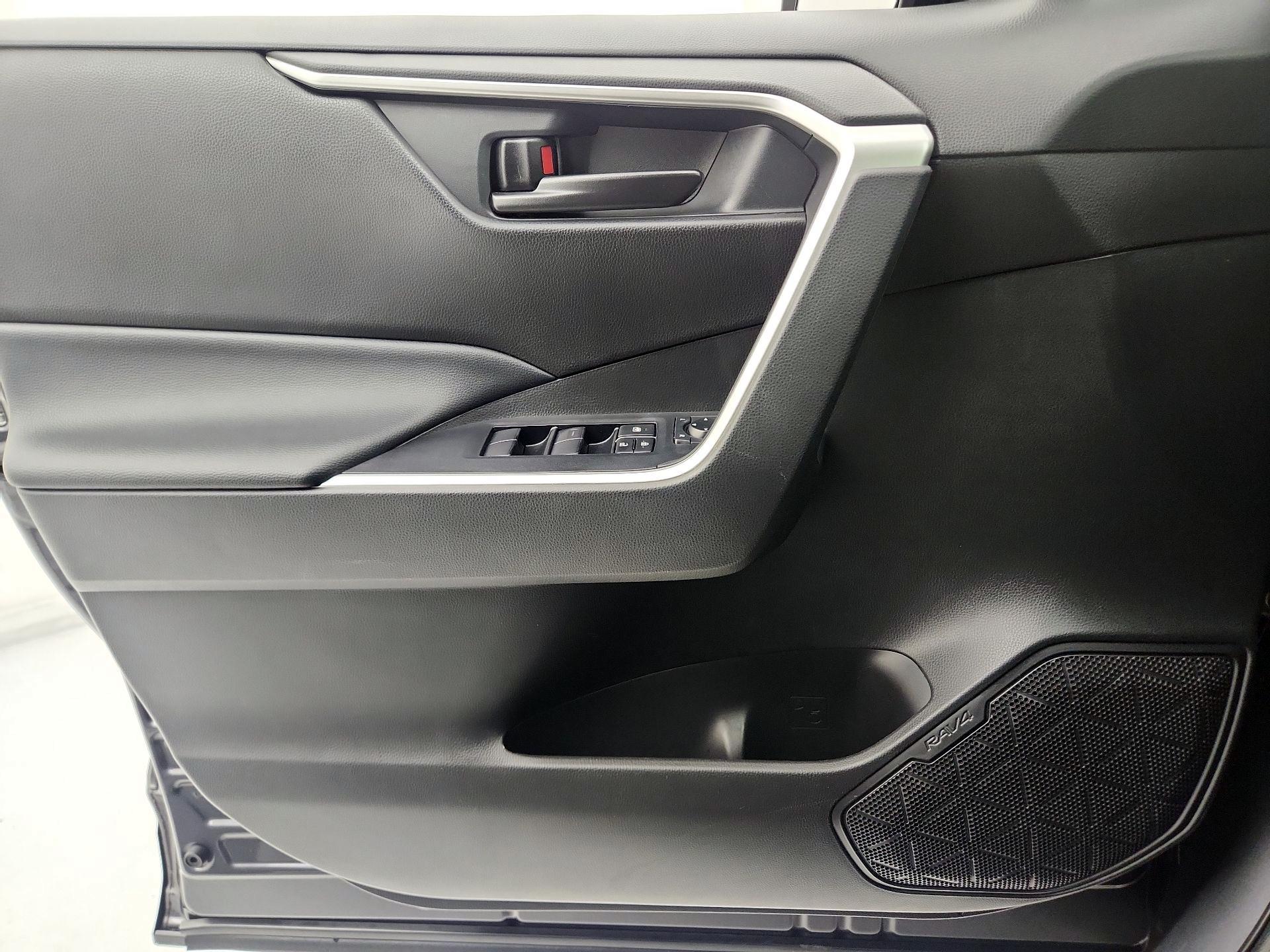 Thumbnail: 2022 Toyota RAV4 - 12