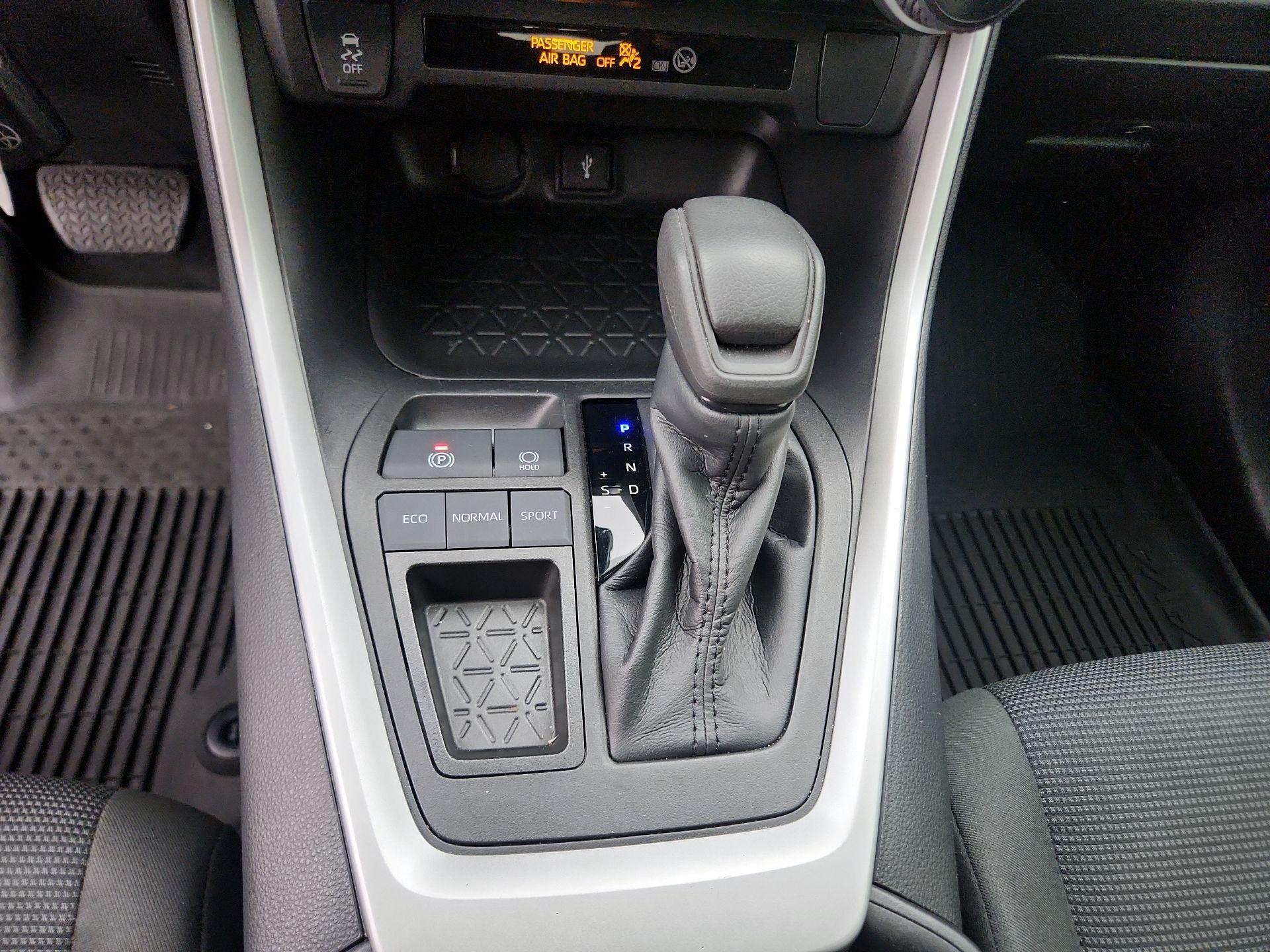 Thumbnail: 2022 Toyota RAV4 - 17