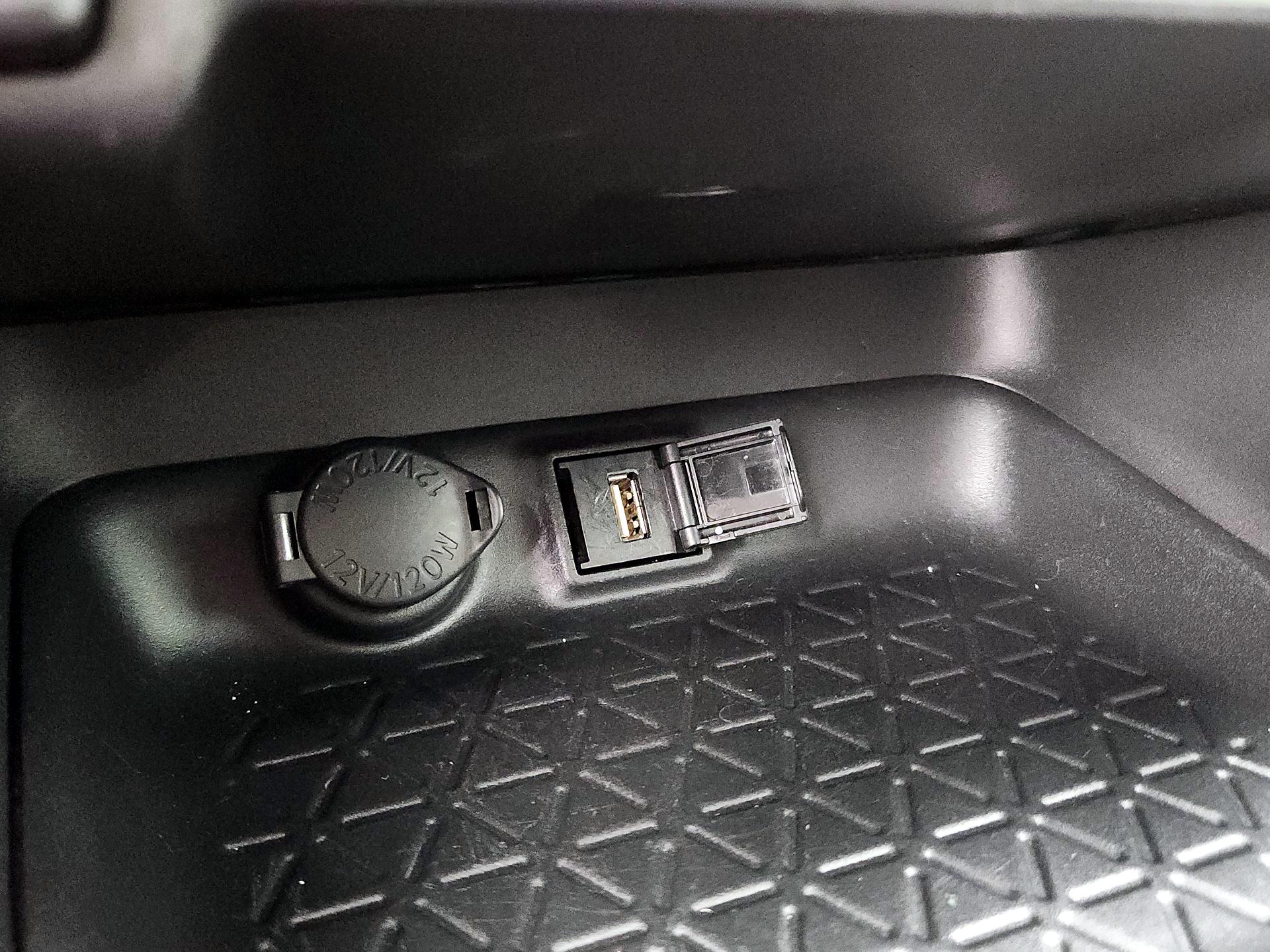 Thumbnail: 2022 Toyota RAV4 - 18