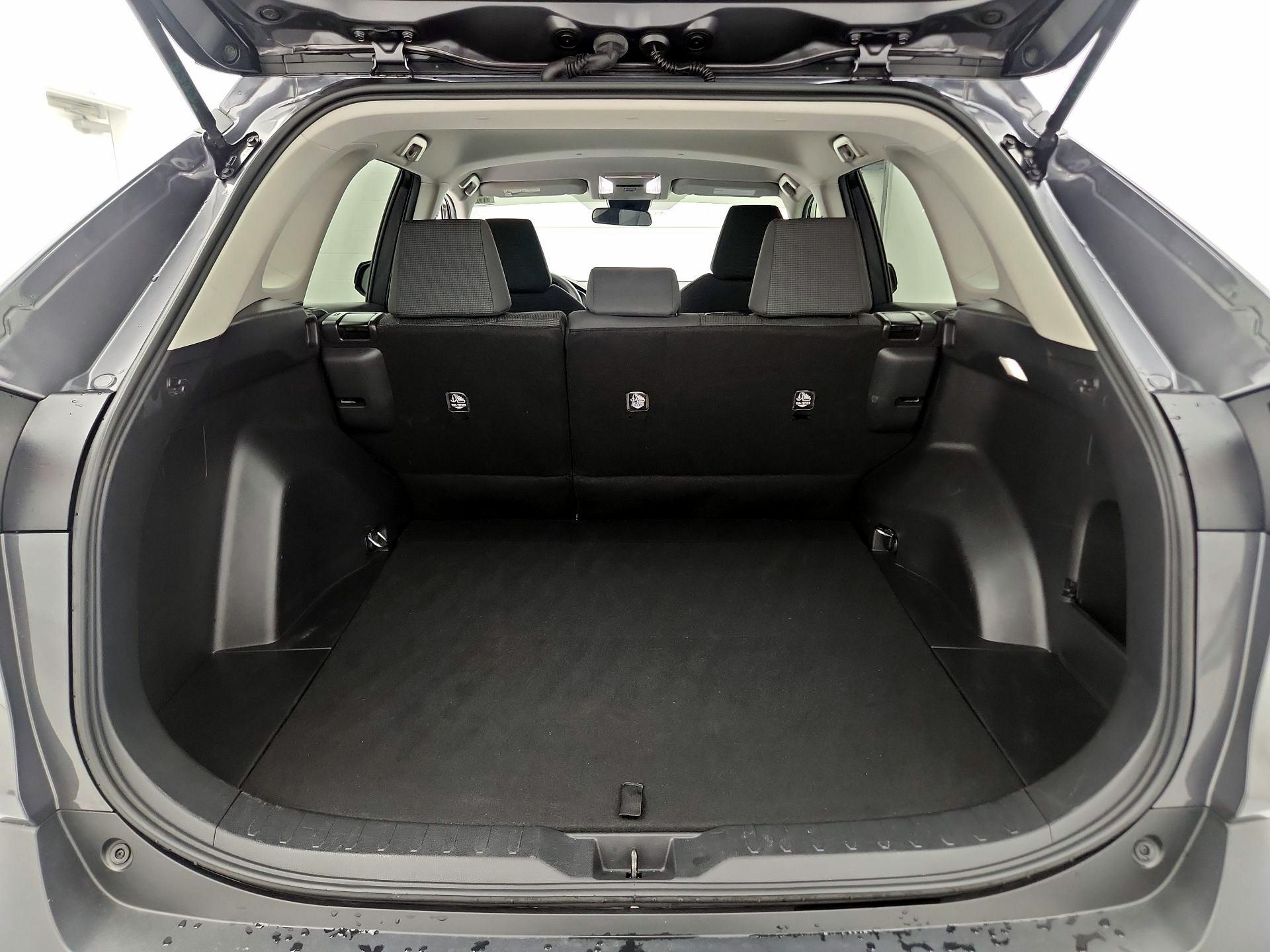 Thumbnail: 2022 Toyota RAV4 - 20