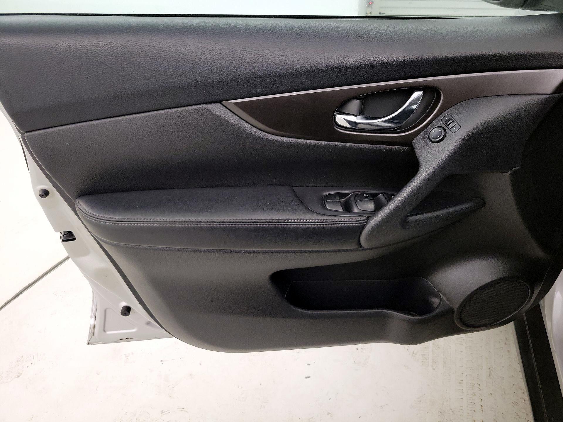 Thumbnail: 2014 Nissan Rogue - 12