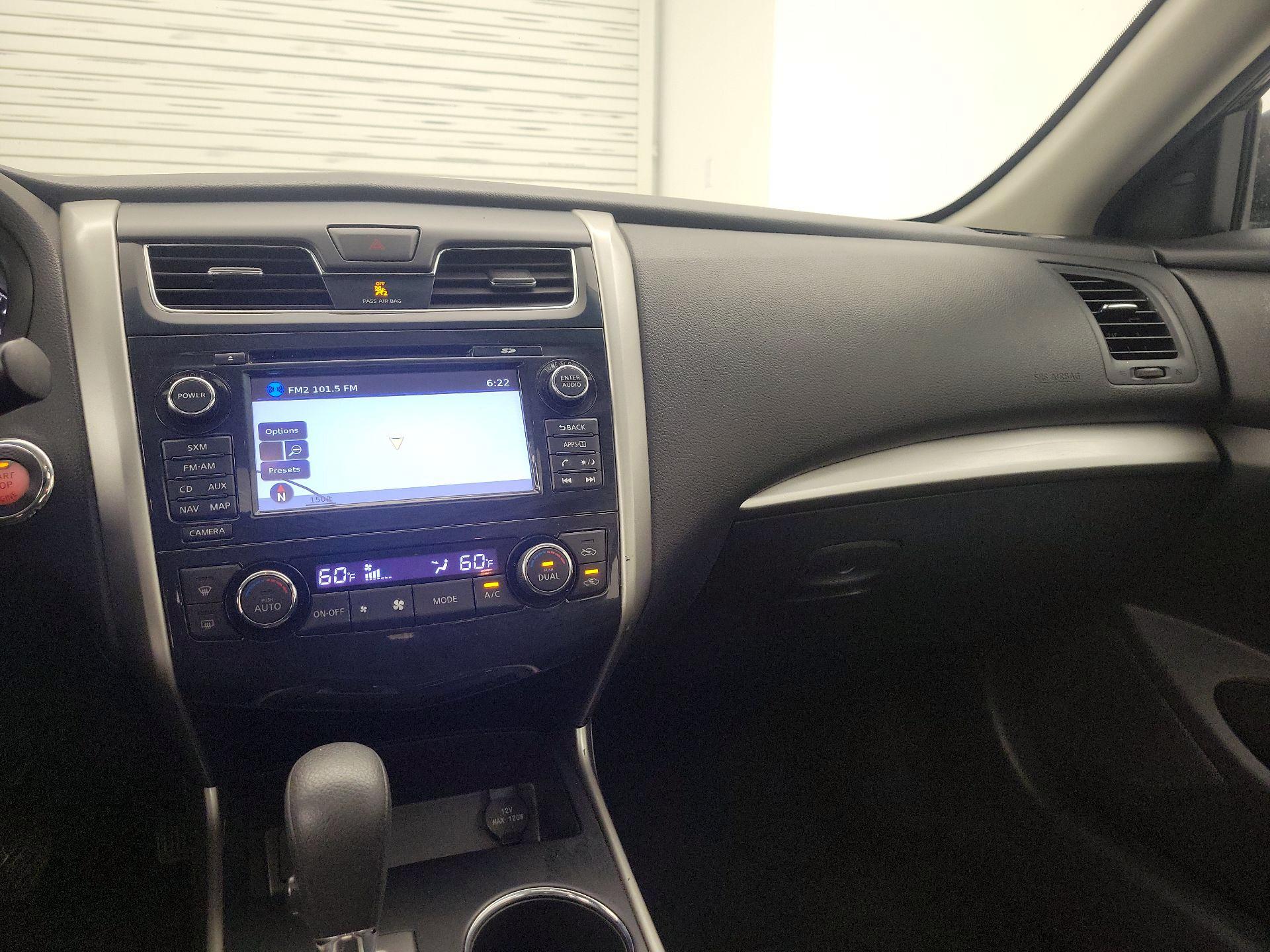 Thumbnail: 2015 Nissan Altima - 9