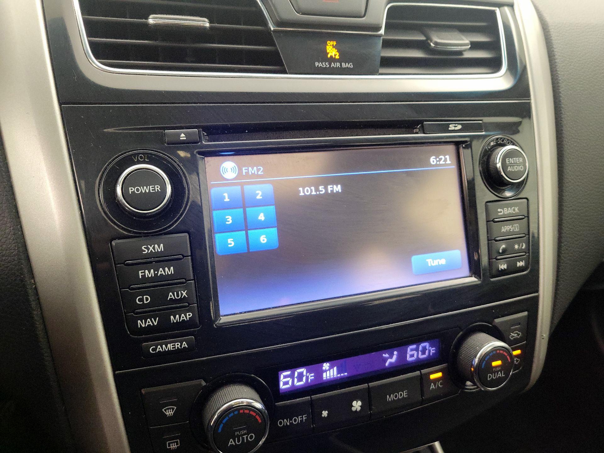 Thumbnail: 2015 Nissan Altima - 16