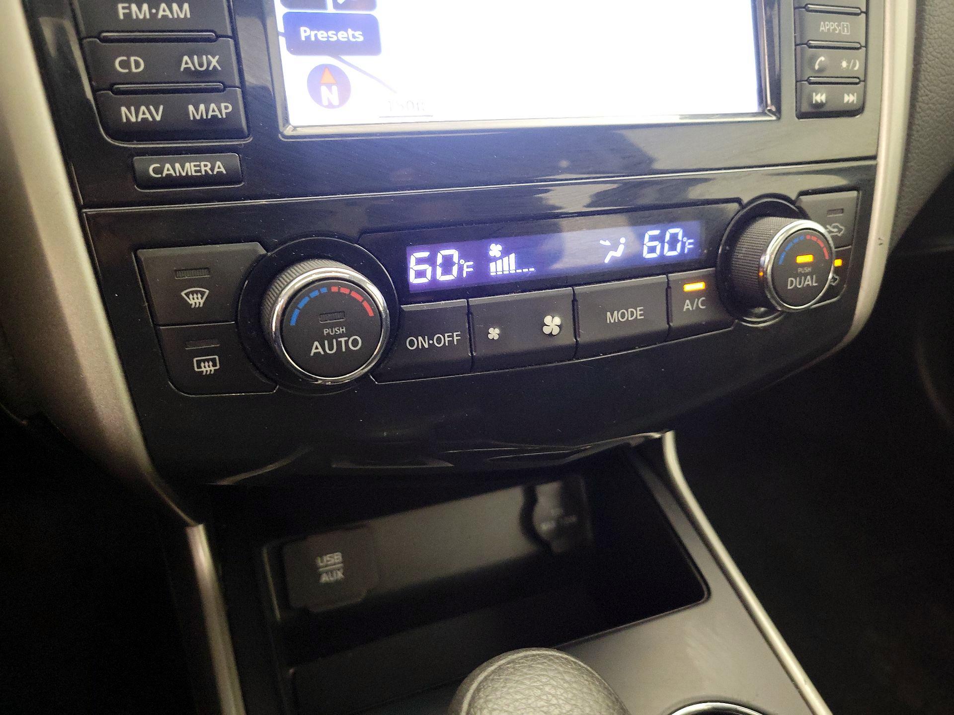 Thumbnail: 2015 Nissan Altima - 17