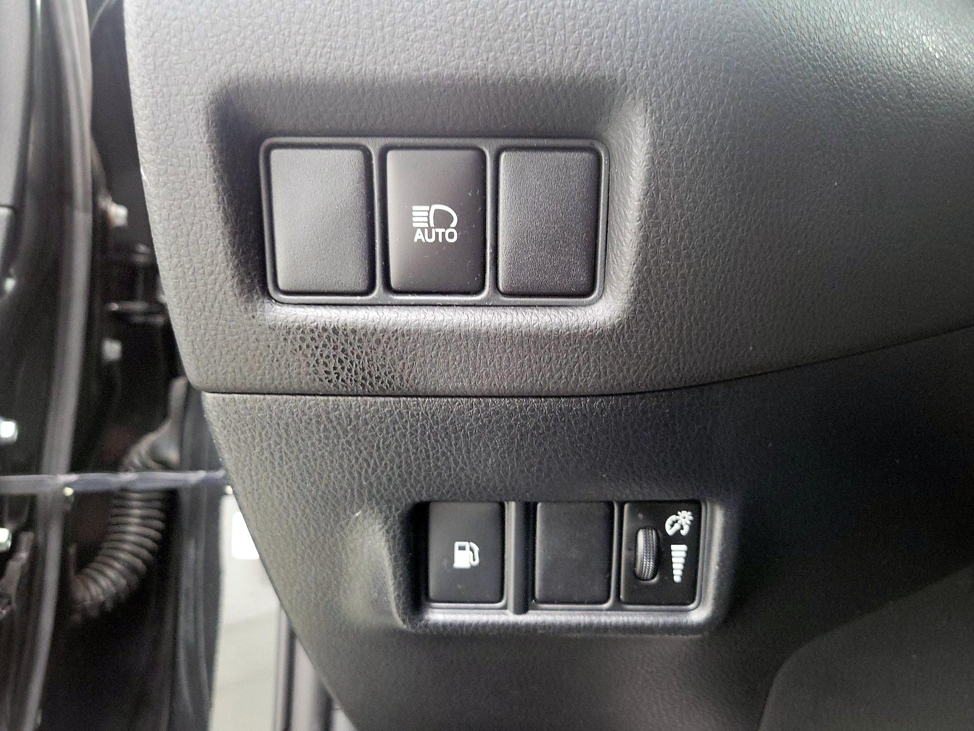 Thumbnail: 2018 Toyota C-HR - 13