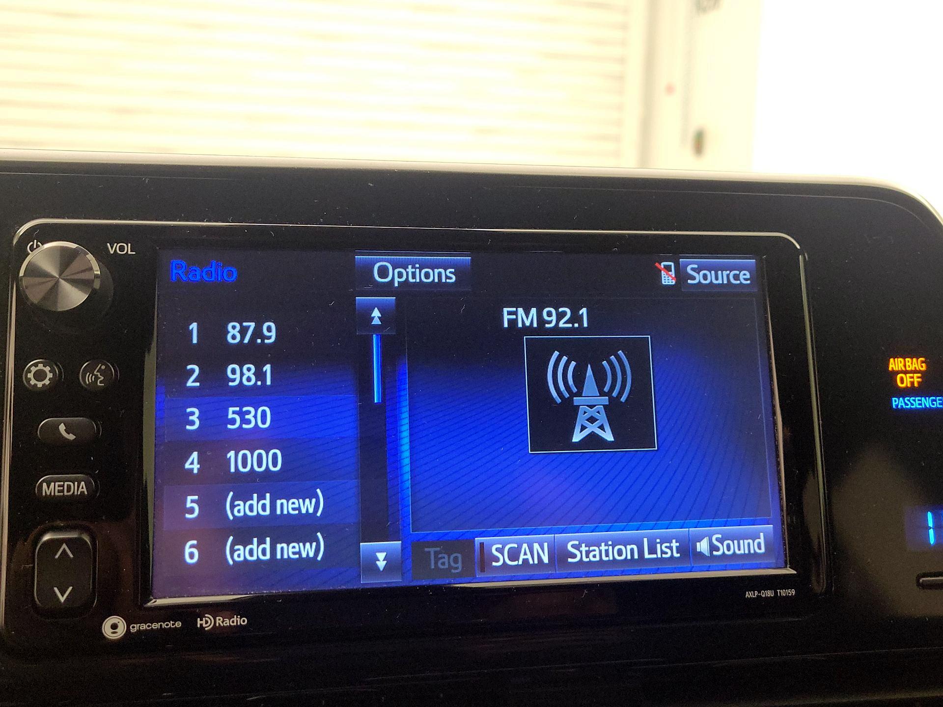 Thumbnail: 2018 Toyota C-HR - 15