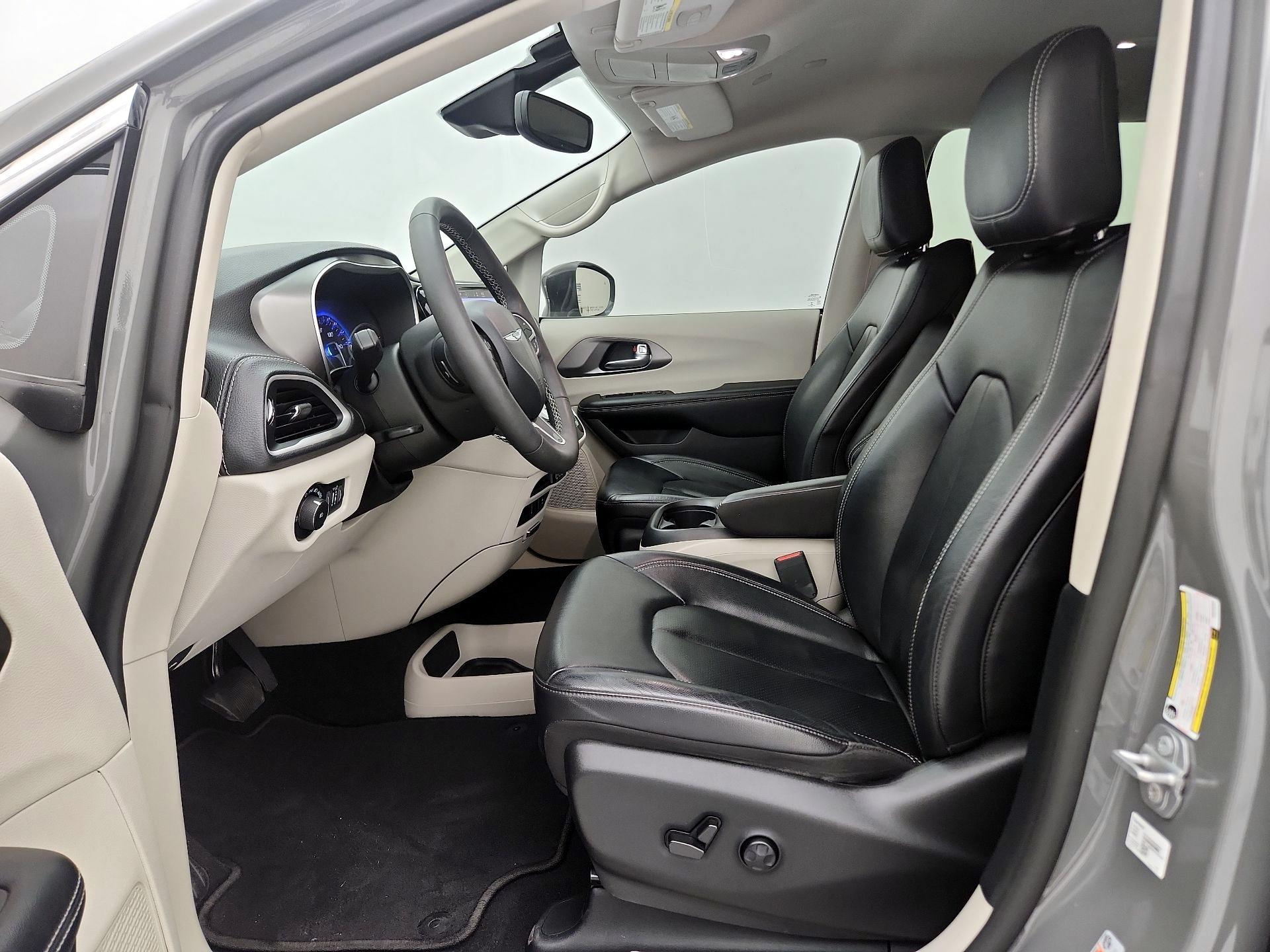 Thumbnail: 2022 Chrysler Pacifica - 11