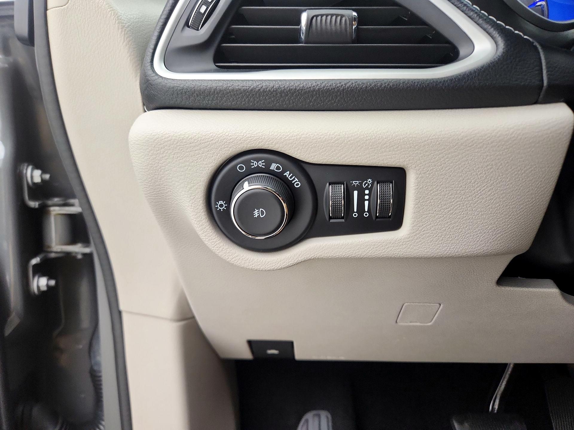 Thumbnail: 2022 Chrysler Pacifica - 13