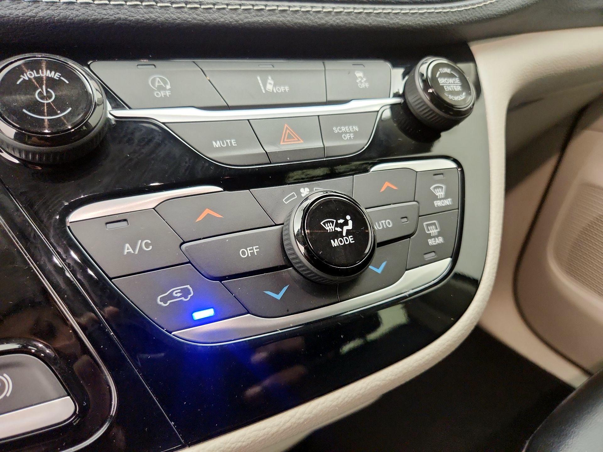 Thumbnail: 2022 Chrysler Pacifica - 16