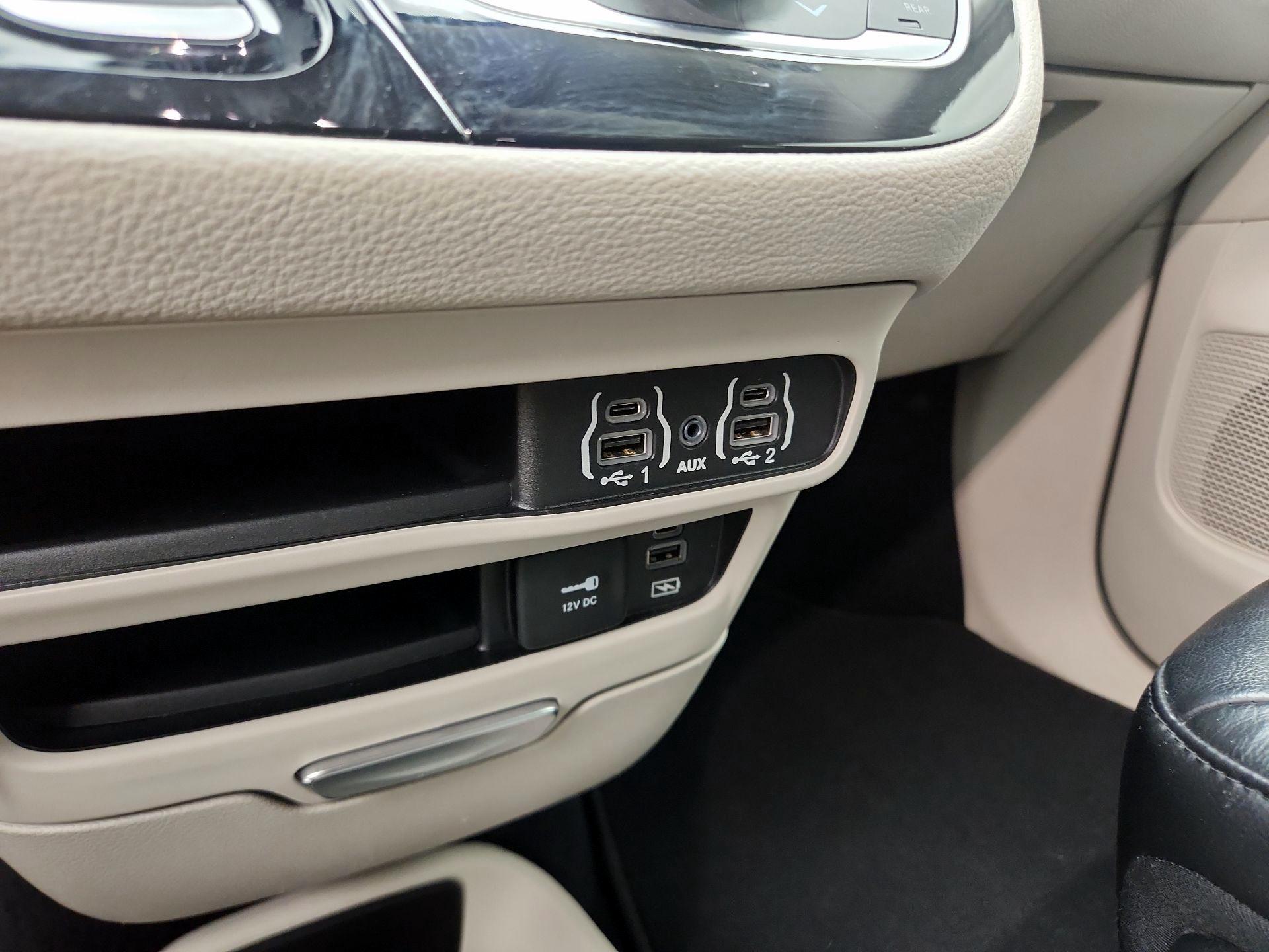 Thumbnail: 2022 Chrysler Pacifica - 18