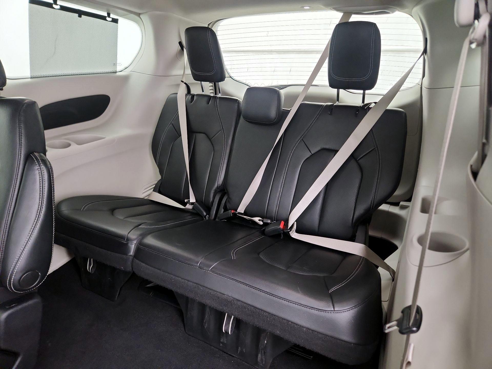 Thumbnail: 2022 Chrysler Pacifica - 20