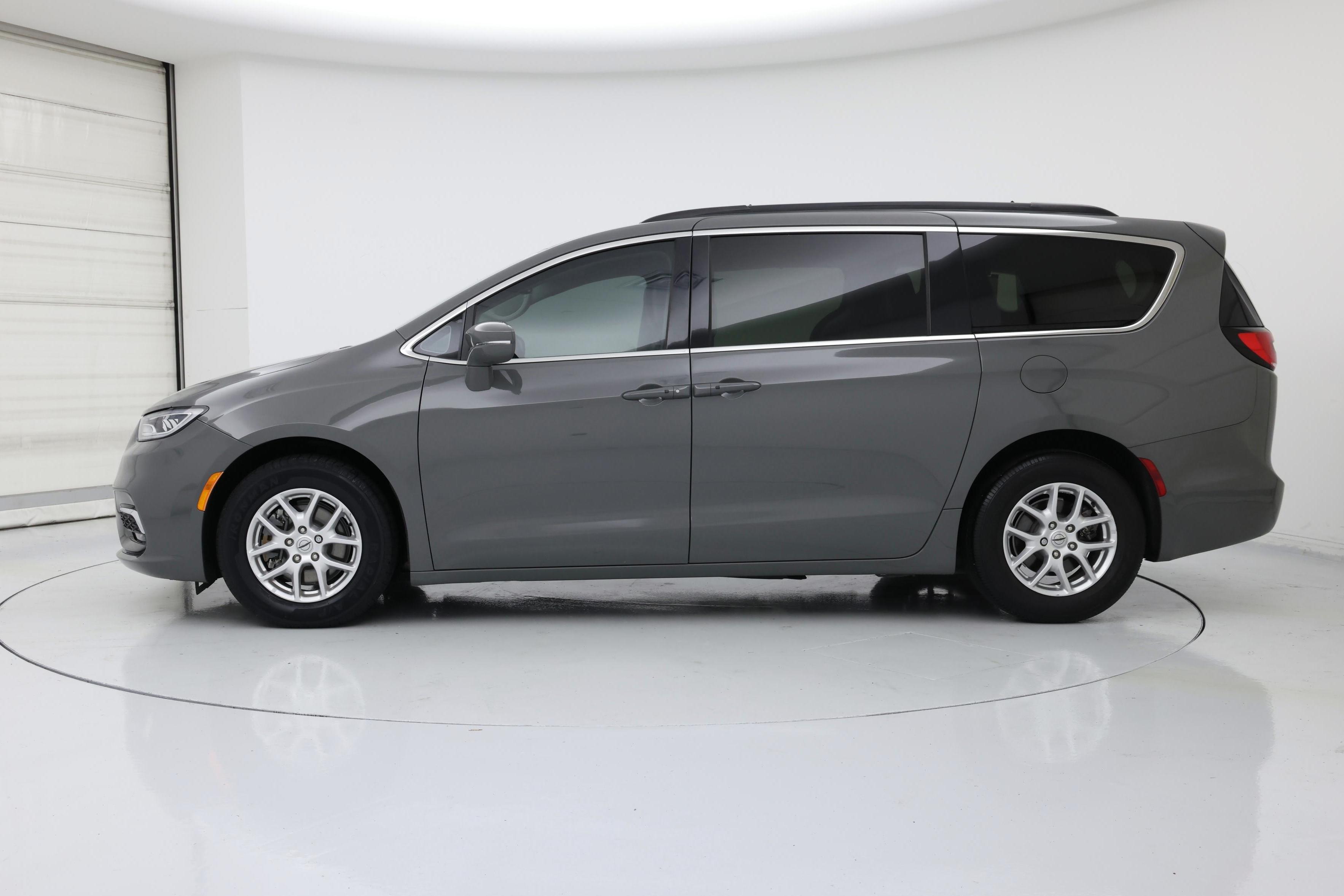 Thumbnail: 2022 Chrysler Pacifica - 3