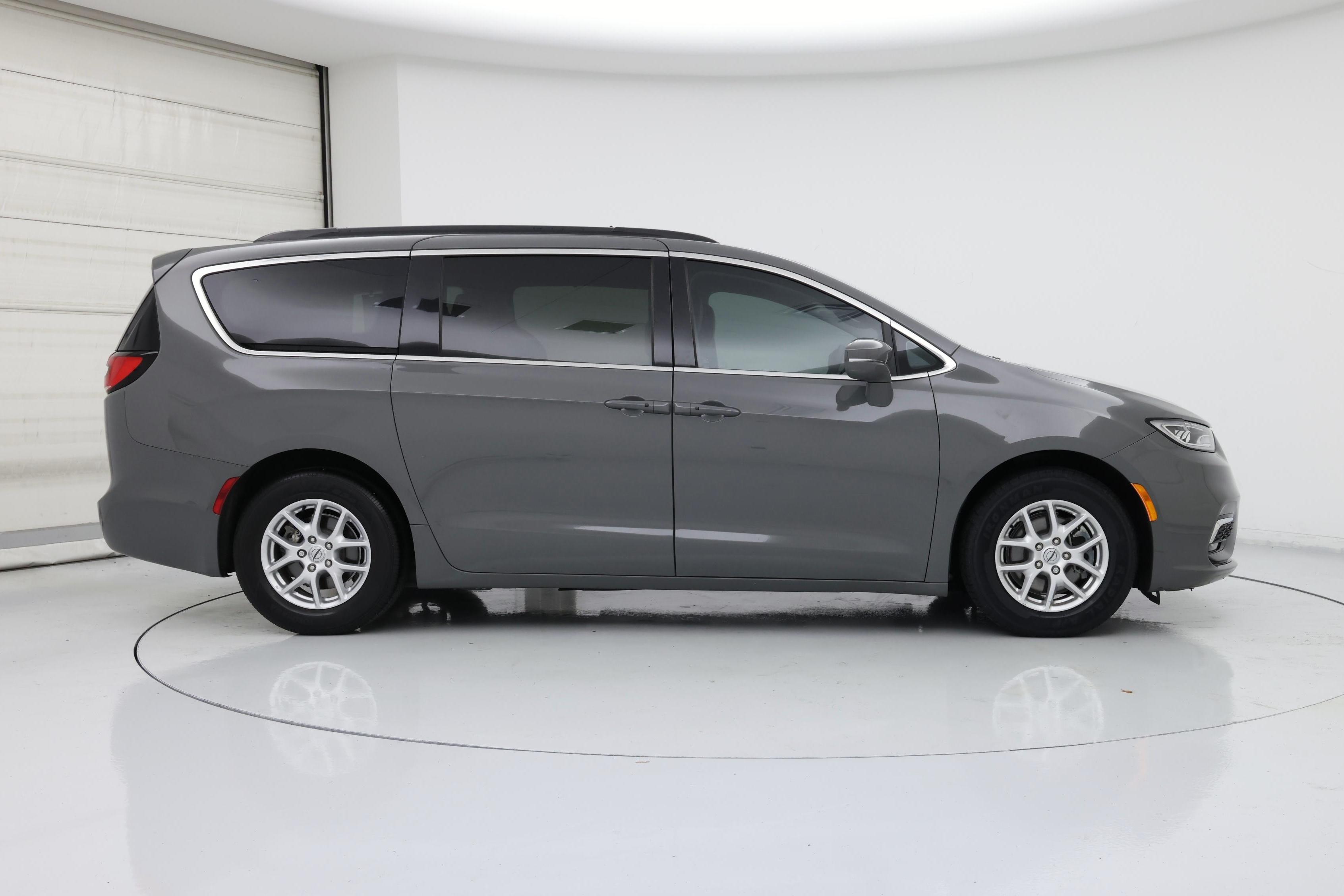 Thumbnail: 2022 Chrysler Pacifica - 7