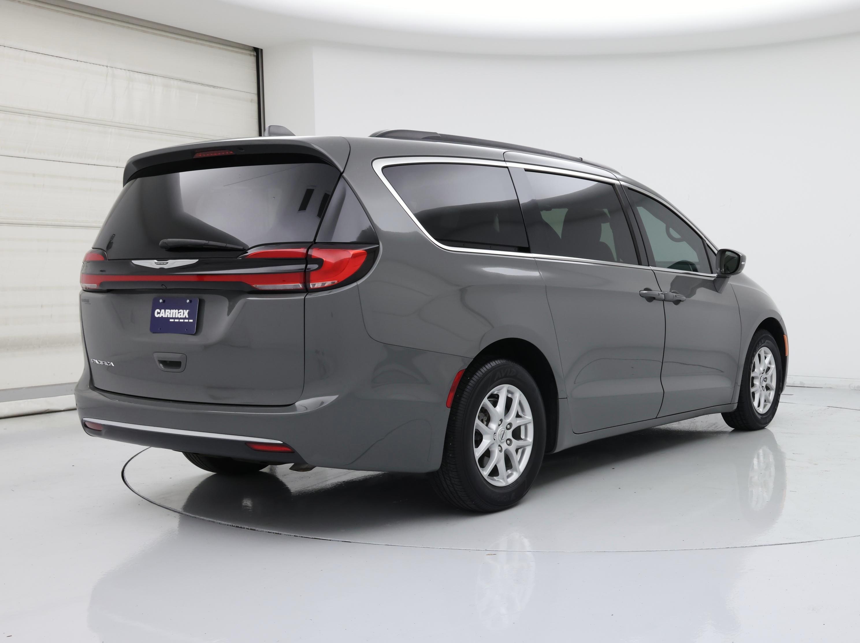 Thumbnail: 2022 Chrysler Pacifica - 8