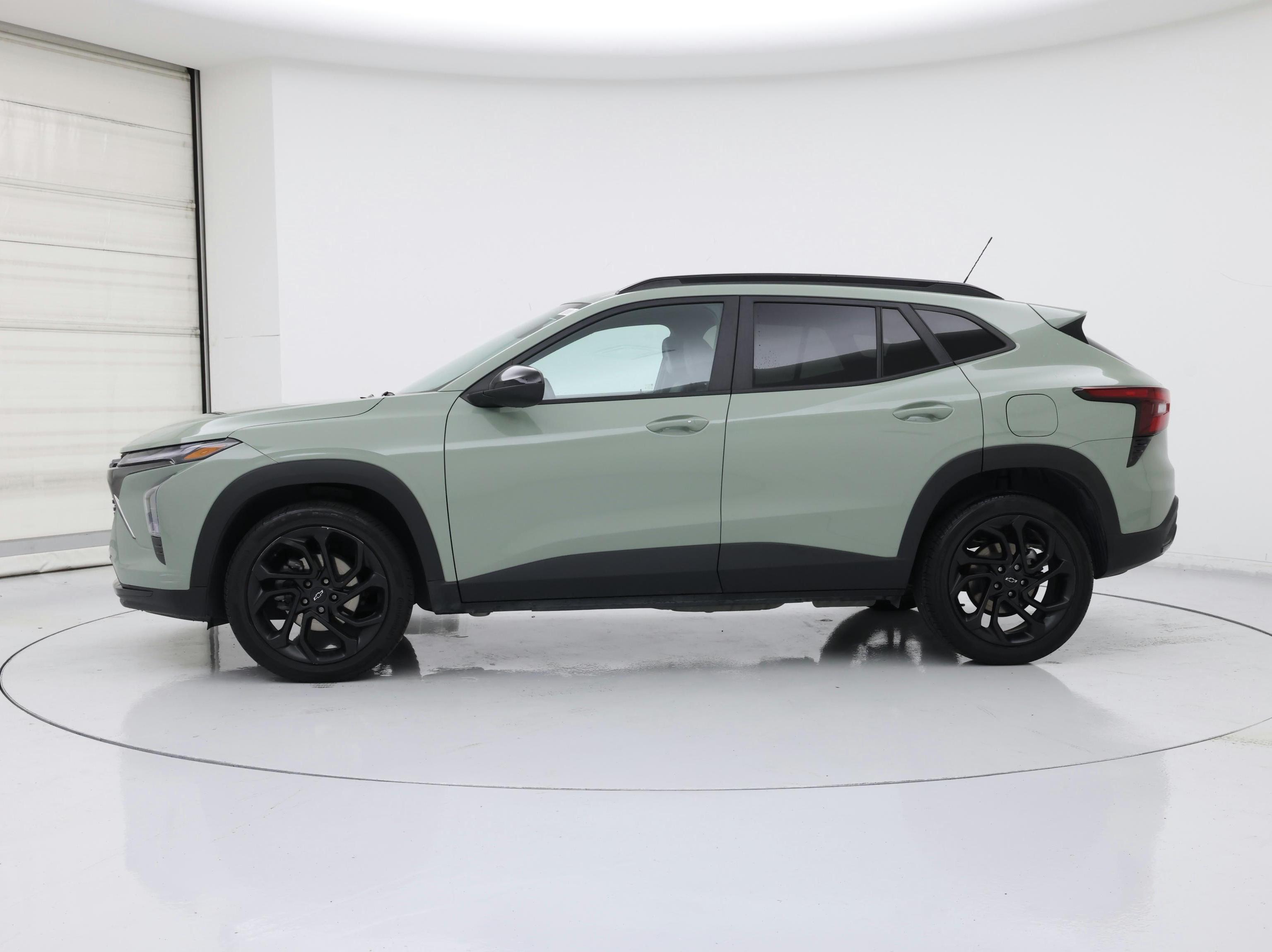 Thumbnail: 2024 Chevrolet Trax - 3