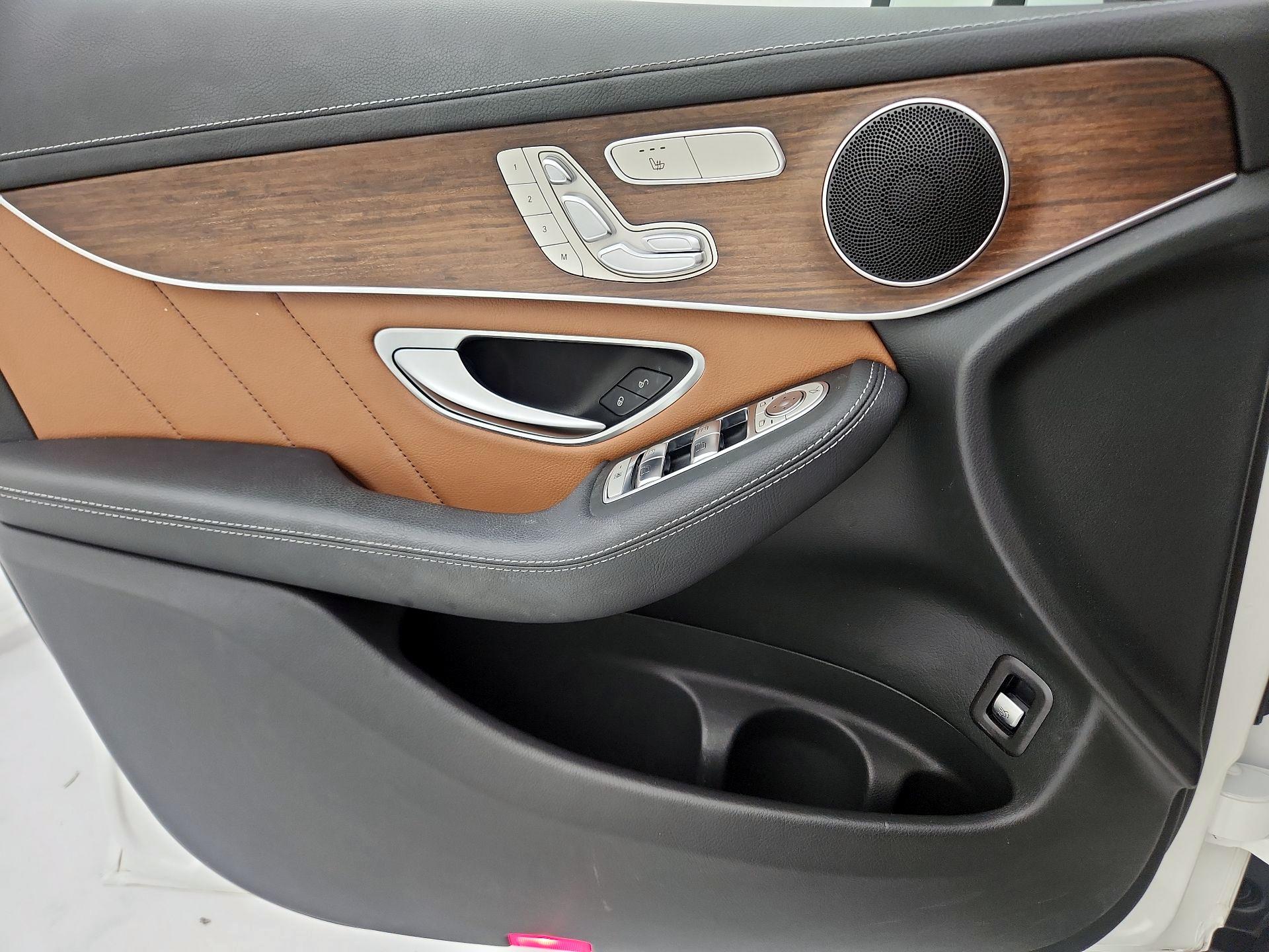 Thumbnail: 2022 Mercedes-Benz GLC - 12