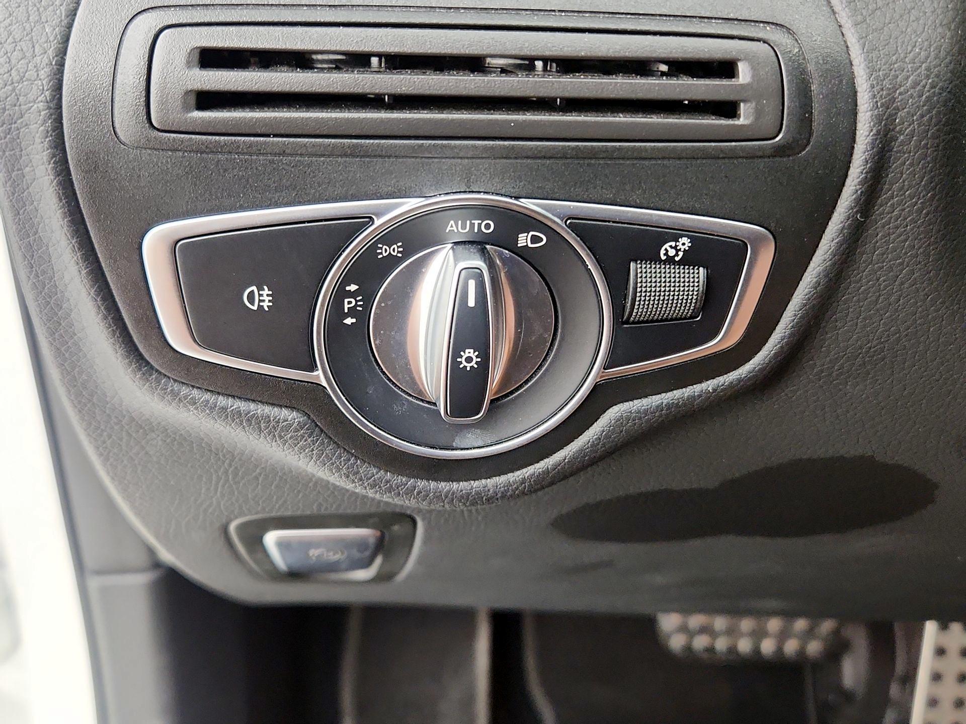 Thumbnail: 2022 Mercedes-Benz GLC - 13