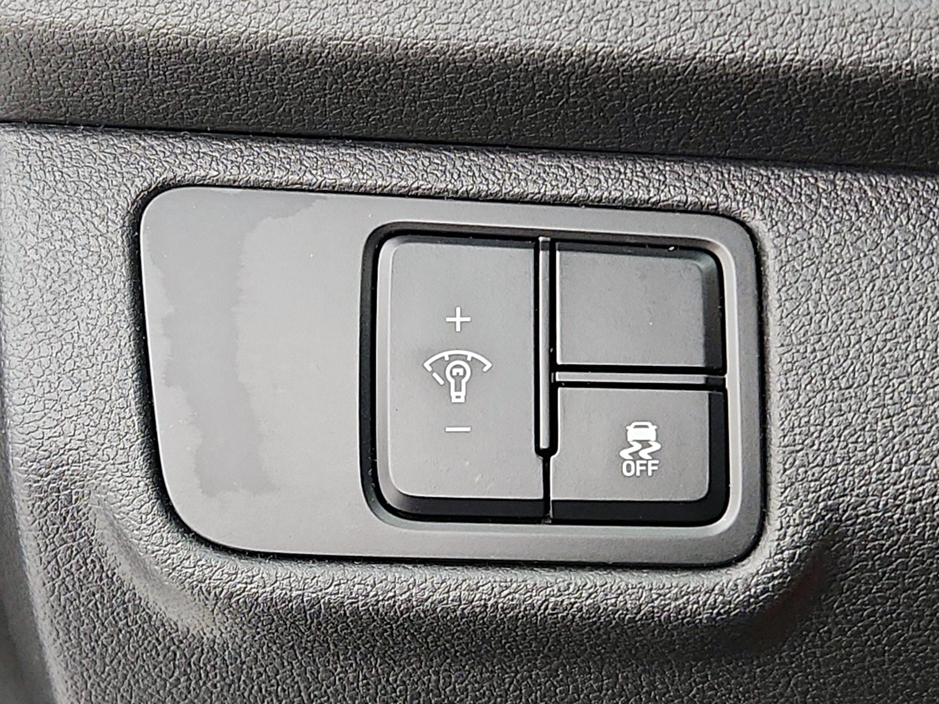 Thumbnail: 2022 Hyundai Accent - 13