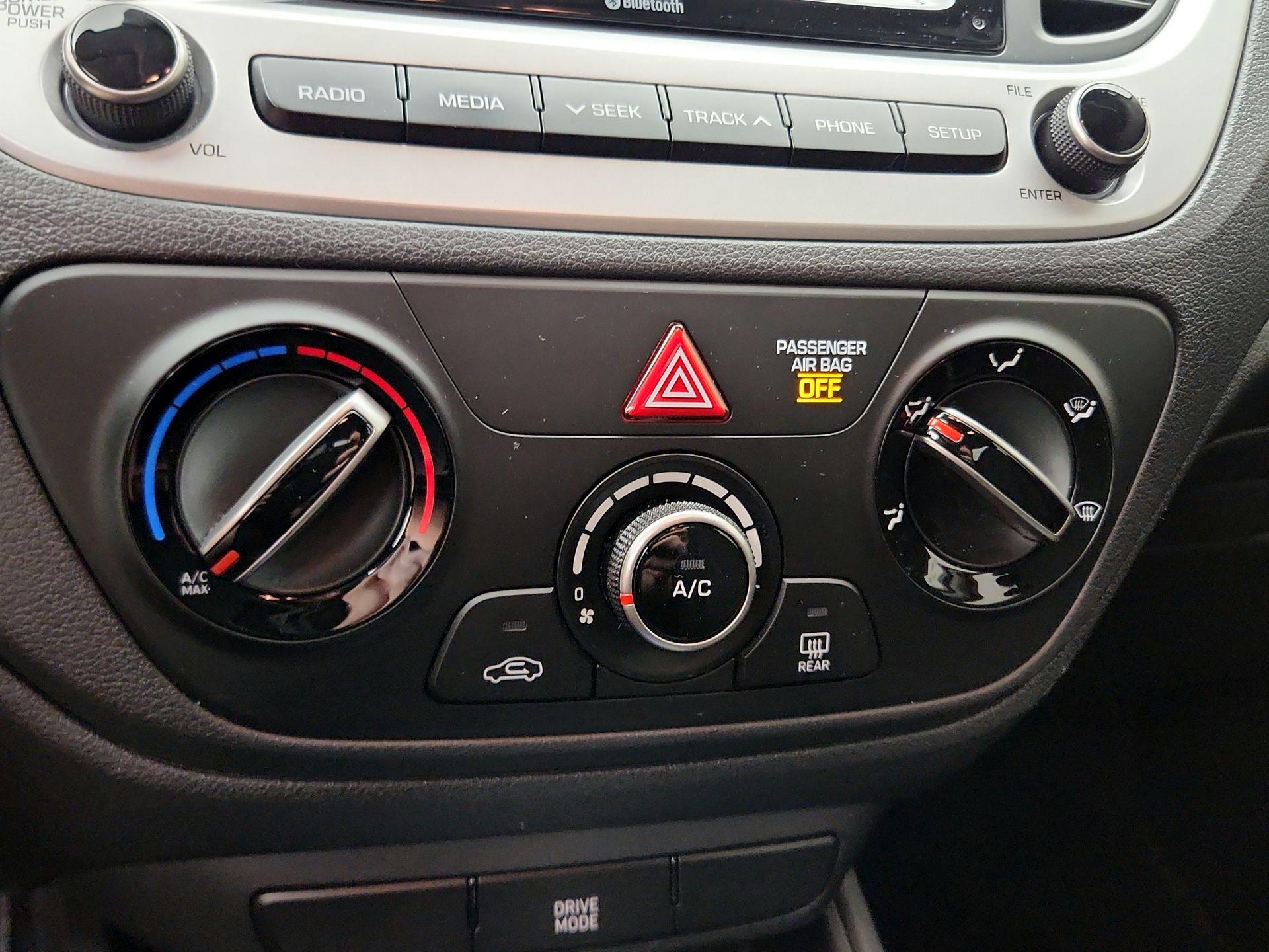 Thumbnail: 2022 Hyundai Accent - 16