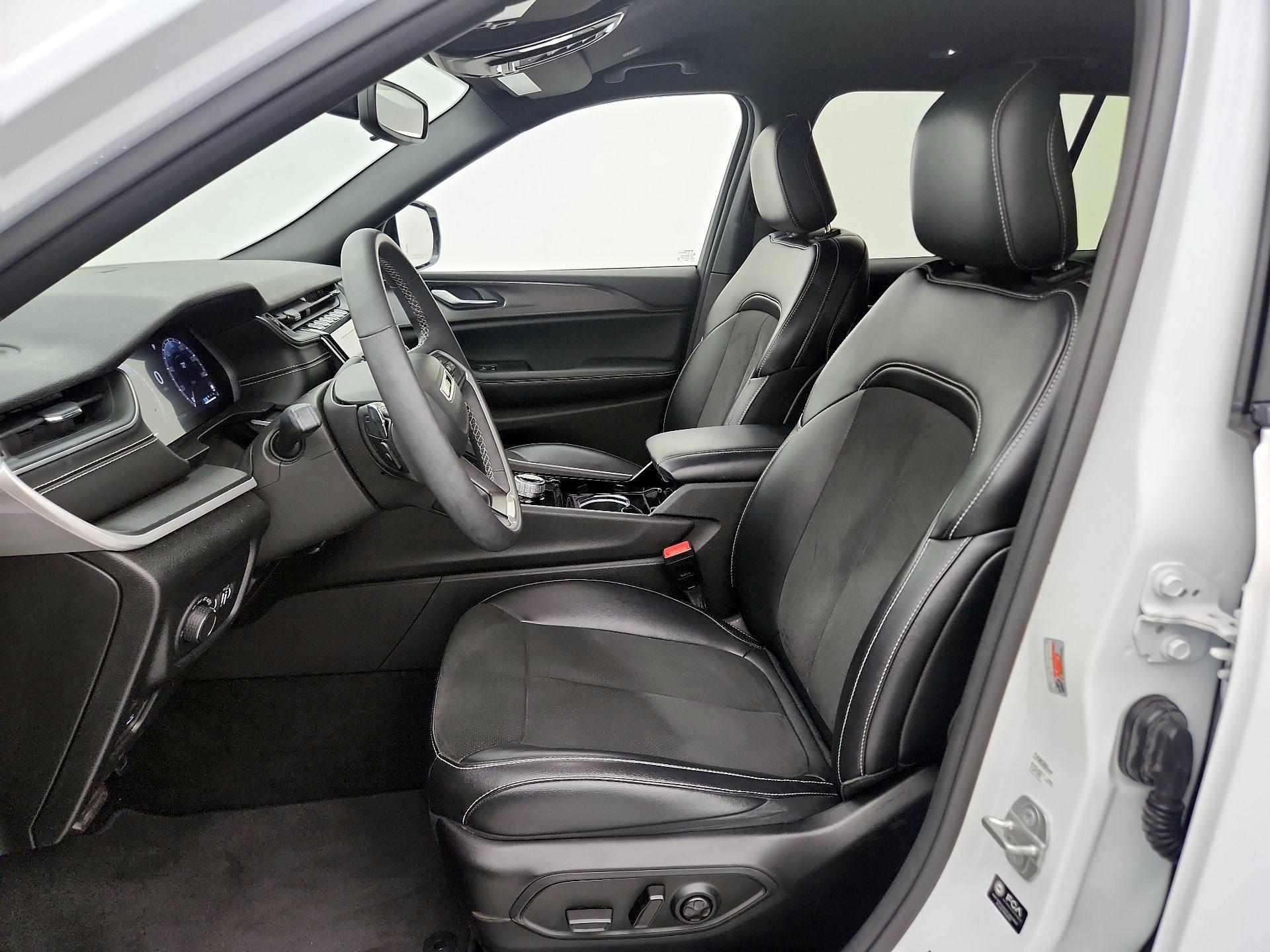 Thumbnail: 2023 Jeep Grand Cherokee L - 11