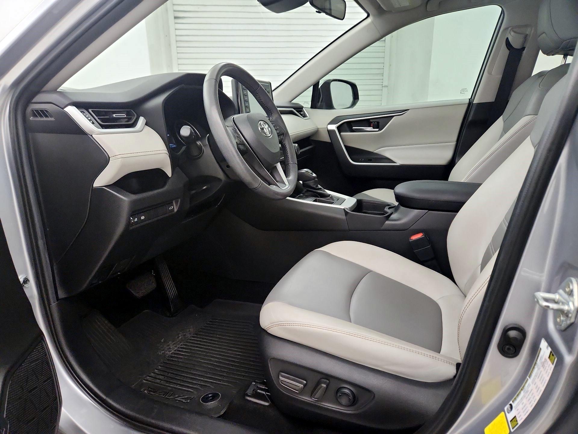 Thumbnail: 2021 Toyota RAV4 - 11