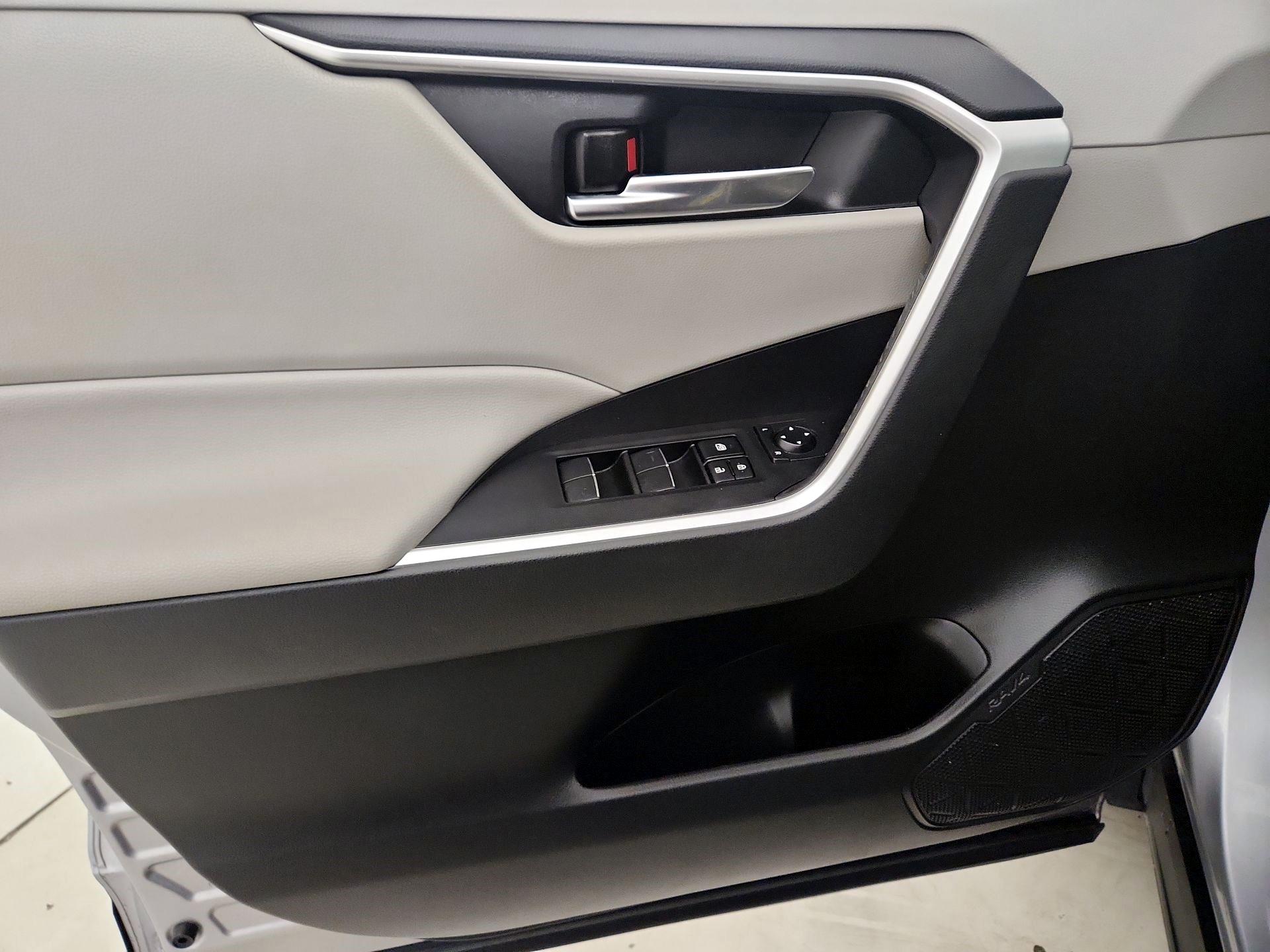 Thumbnail: 2021 Toyota RAV4 - 12