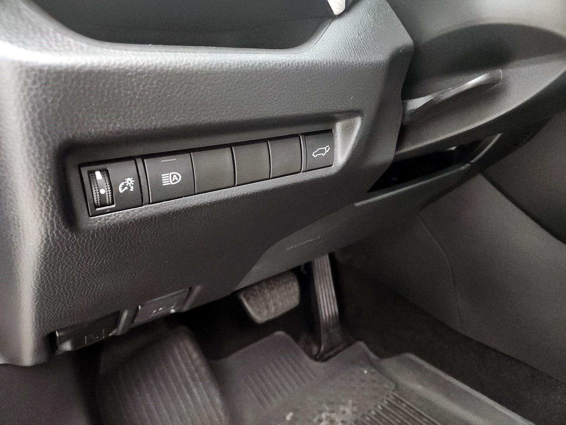 Thumbnail: 2021 Toyota RAV4 - 13