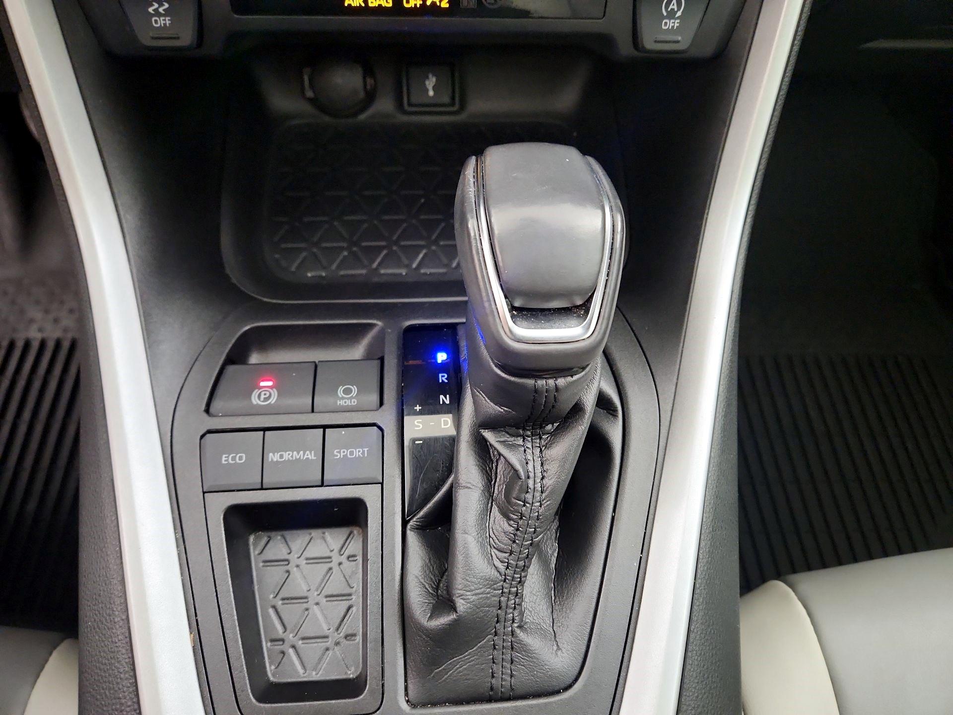 Thumbnail: 2021 Toyota RAV4 - 17