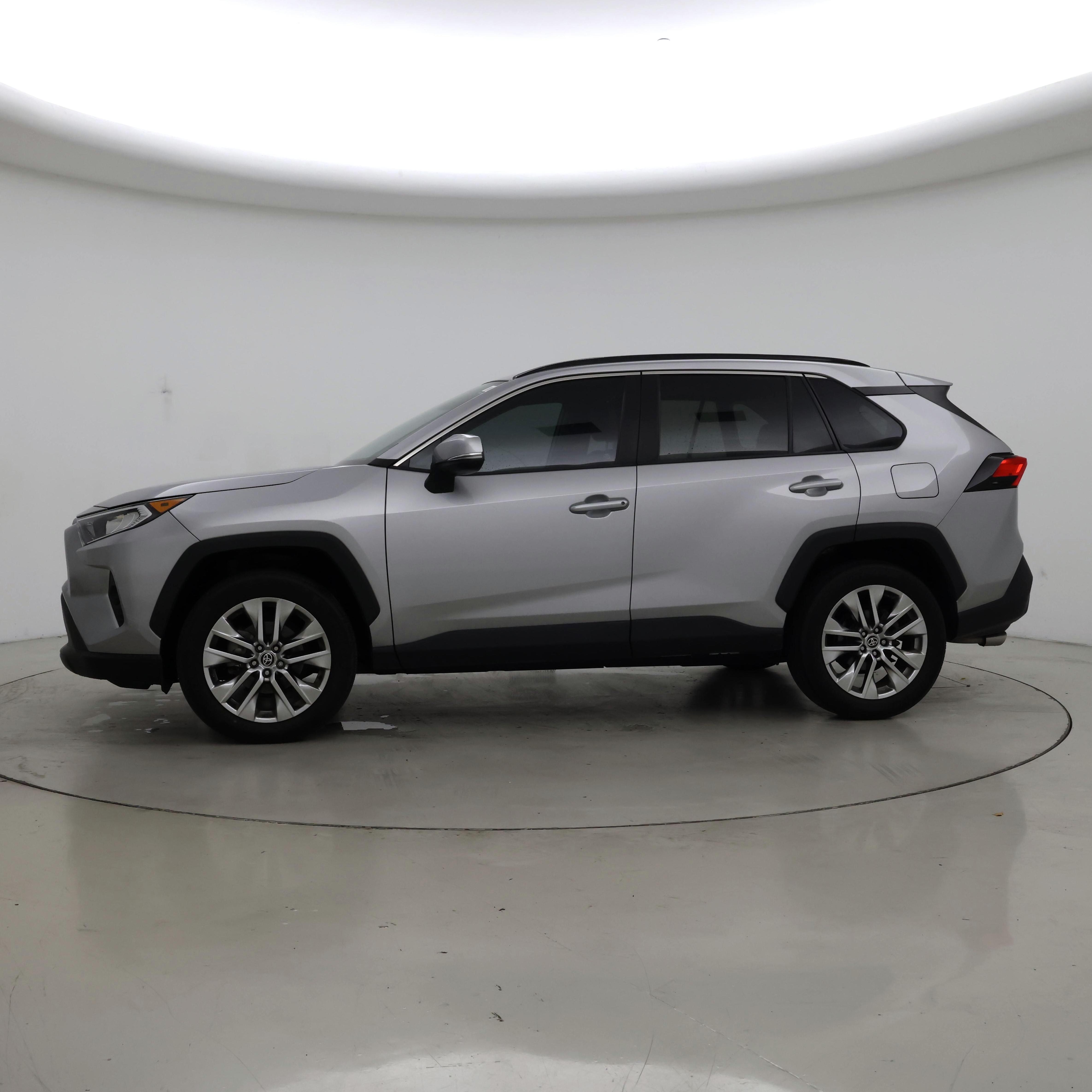 Thumbnail: 2021 Toyota RAV4 - 3