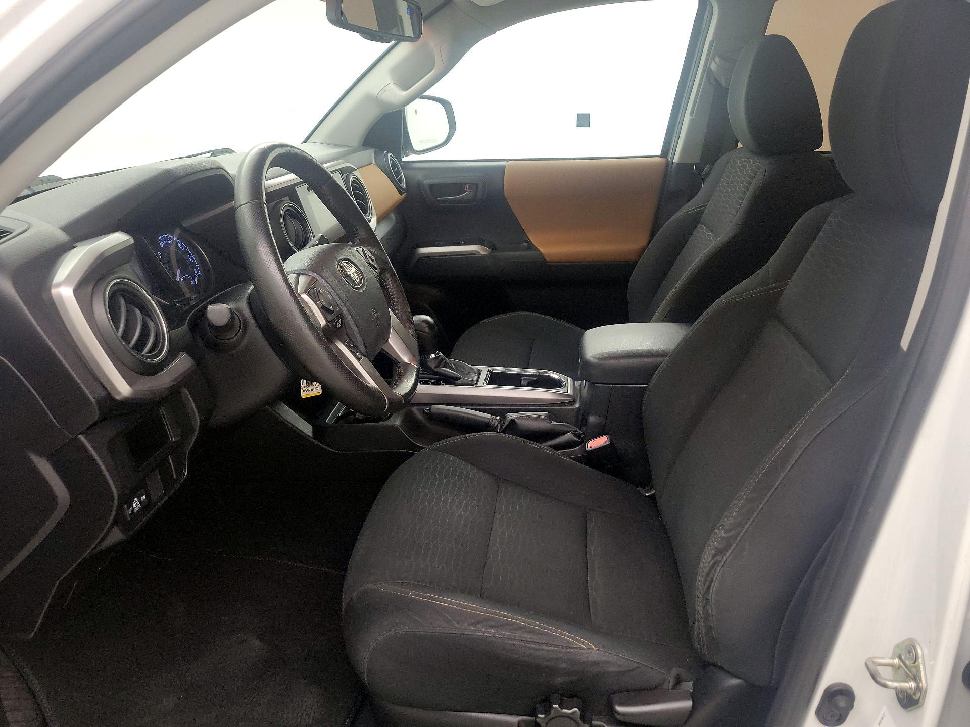 Thumbnail: 2017 Toyota Tacoma - 11