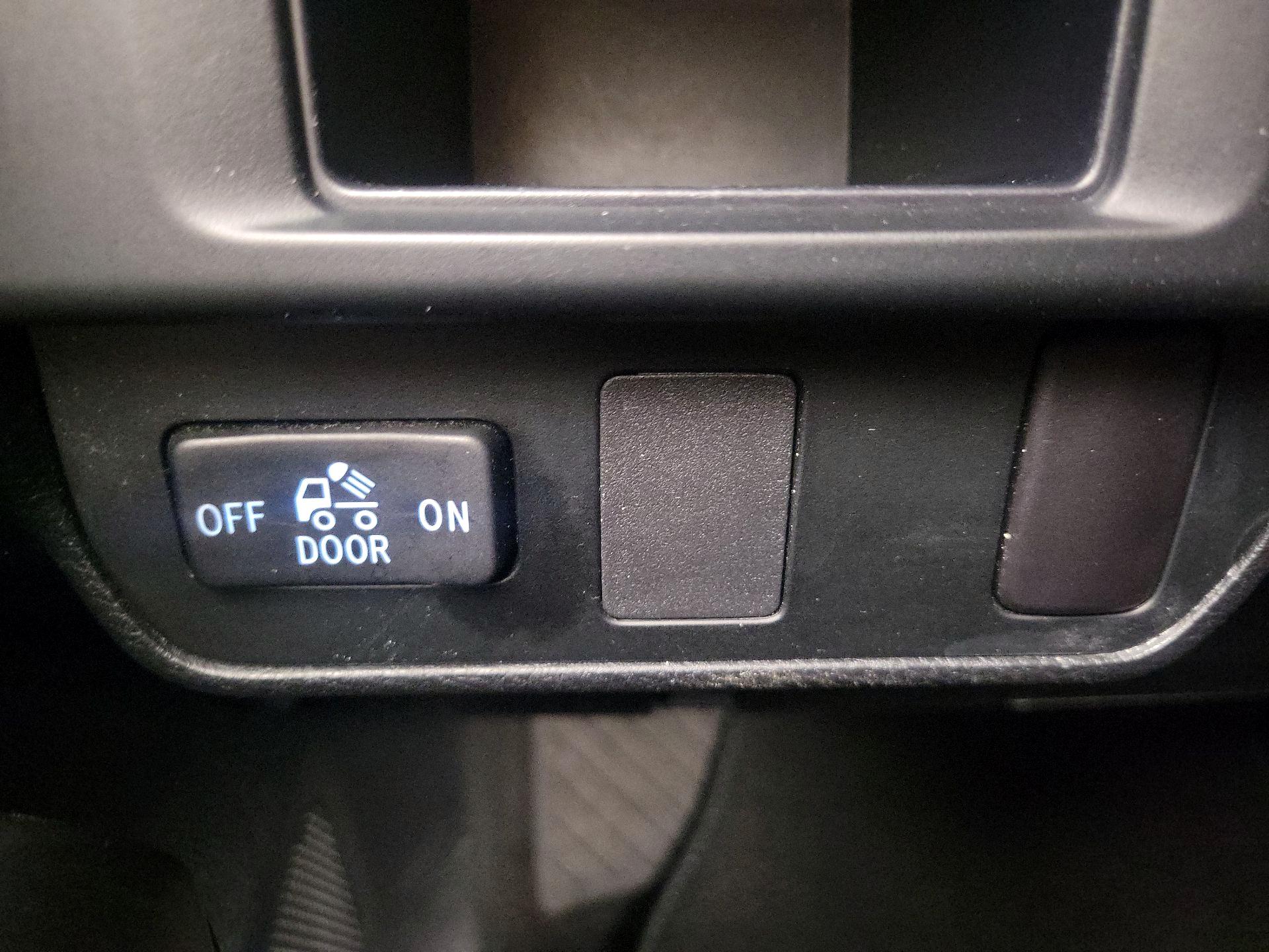 Thumbnail: 2017 Toyota Tacoma - 13