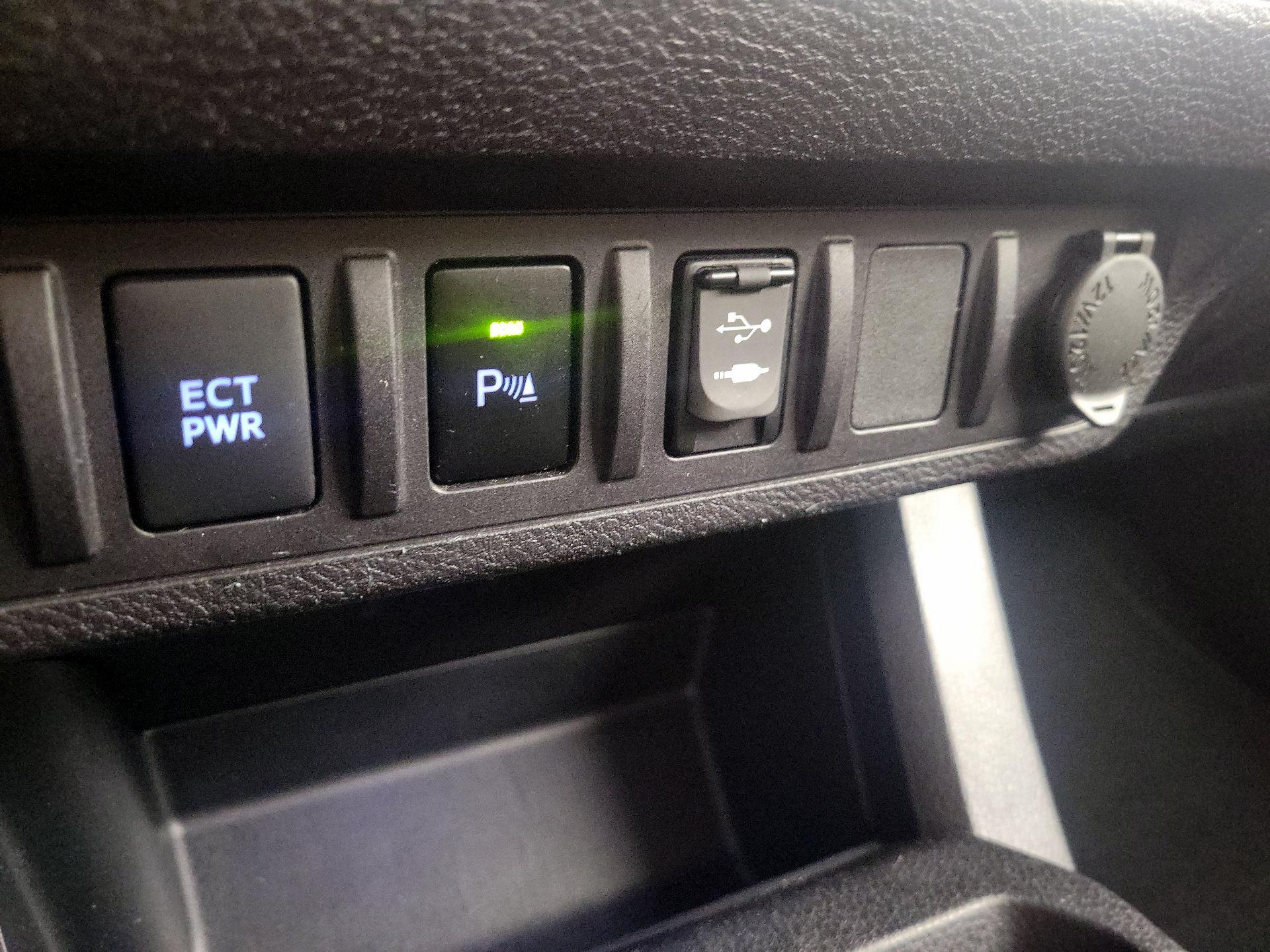 Thumbnail: 2017 Toyota Tacoma - 18