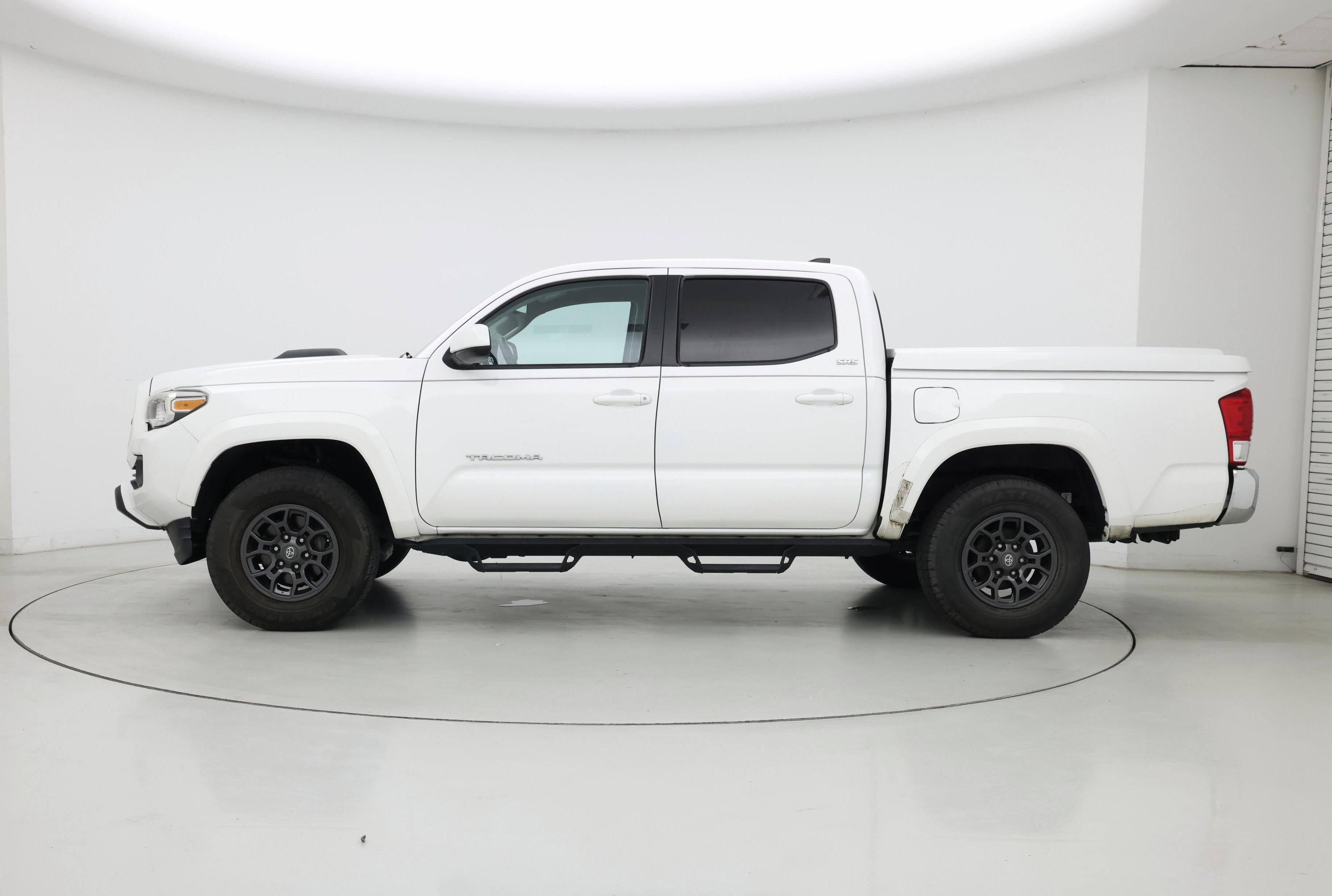 Thumbnail: 2017 Toyota Tacoma - 3