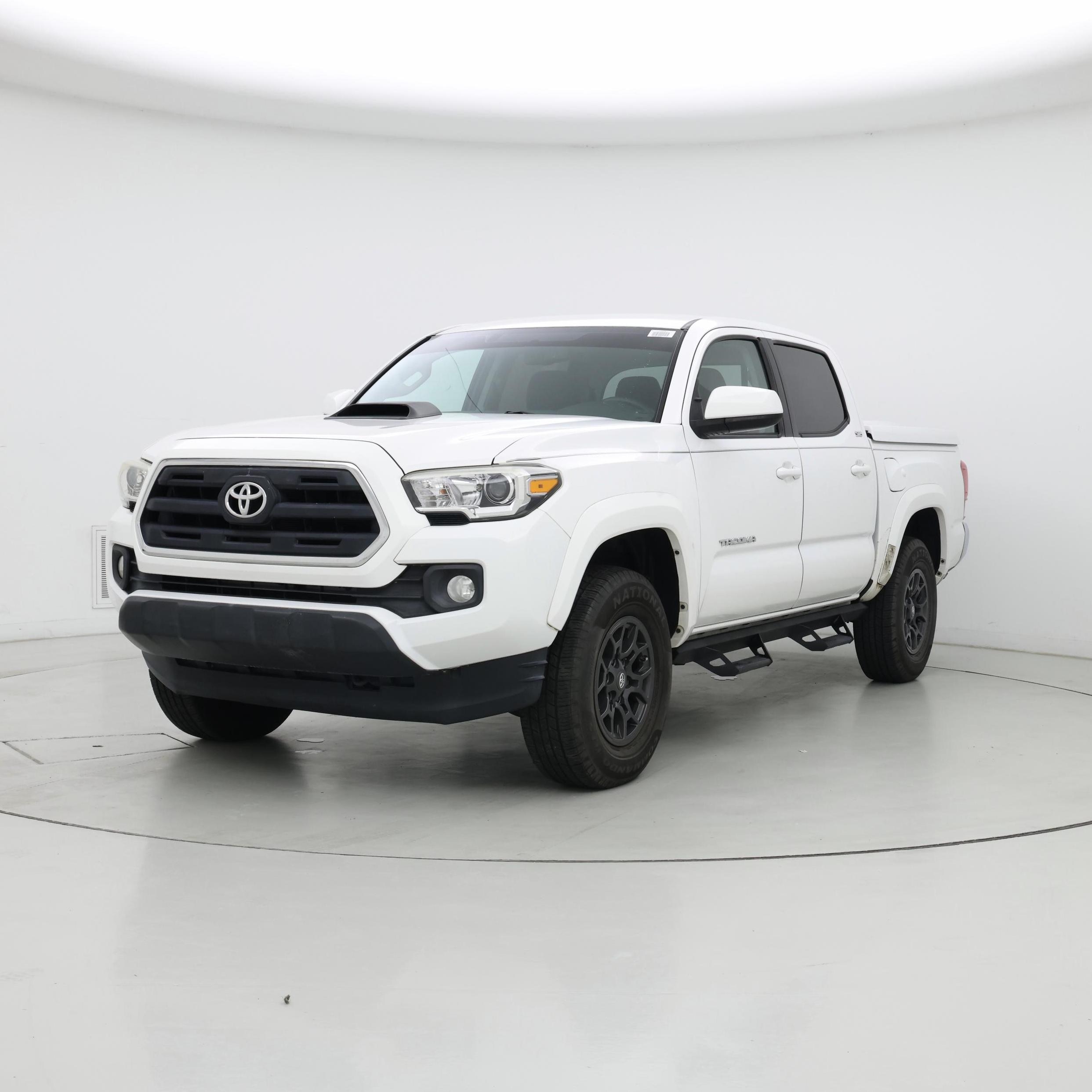 Thumbnail: 2017 Toyota Tacoma - 4