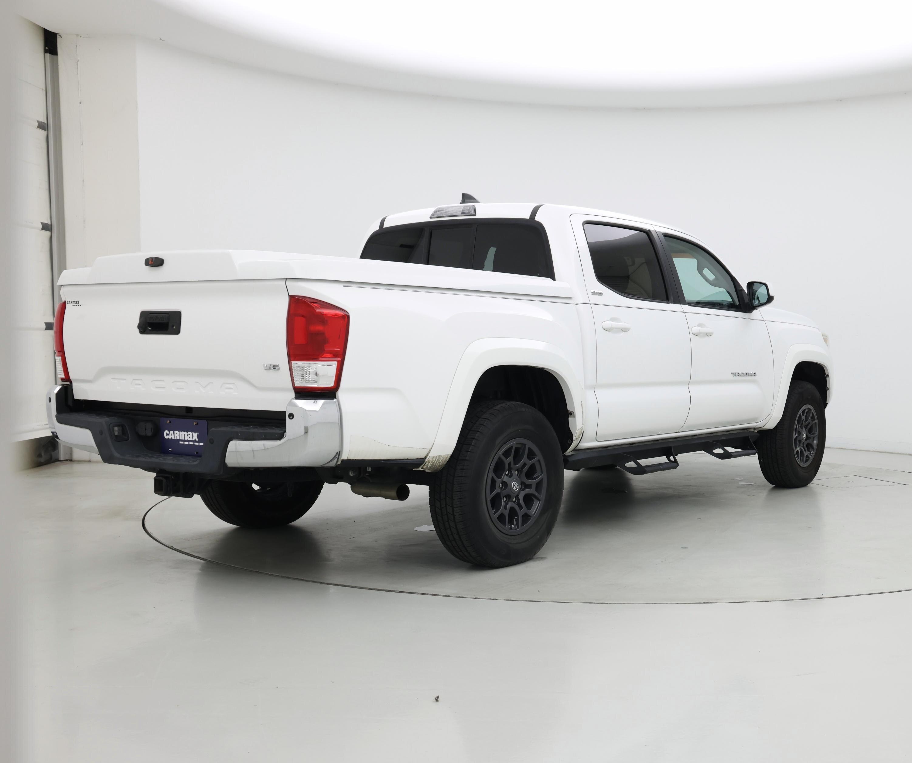 Thumbnail: 2017 Toyota Tacoma - 8