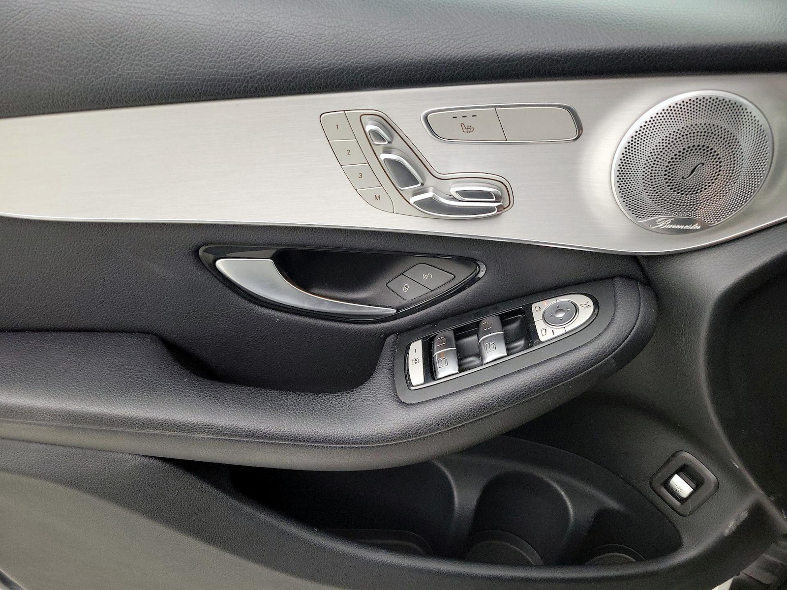 2019 Mercedes-Benz GLC GLC300 - Photo 13