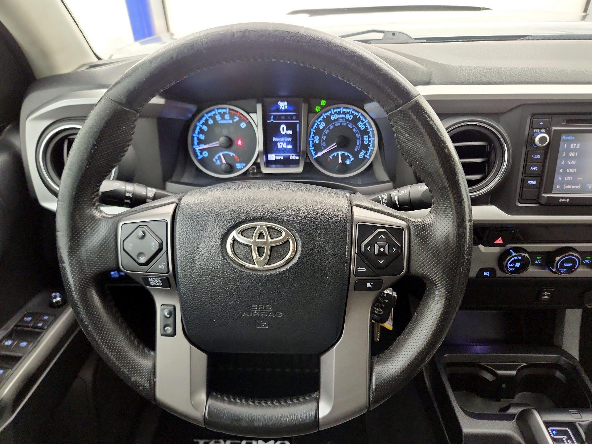 Thumbnail: 2016 Toyota Tacoma - 10