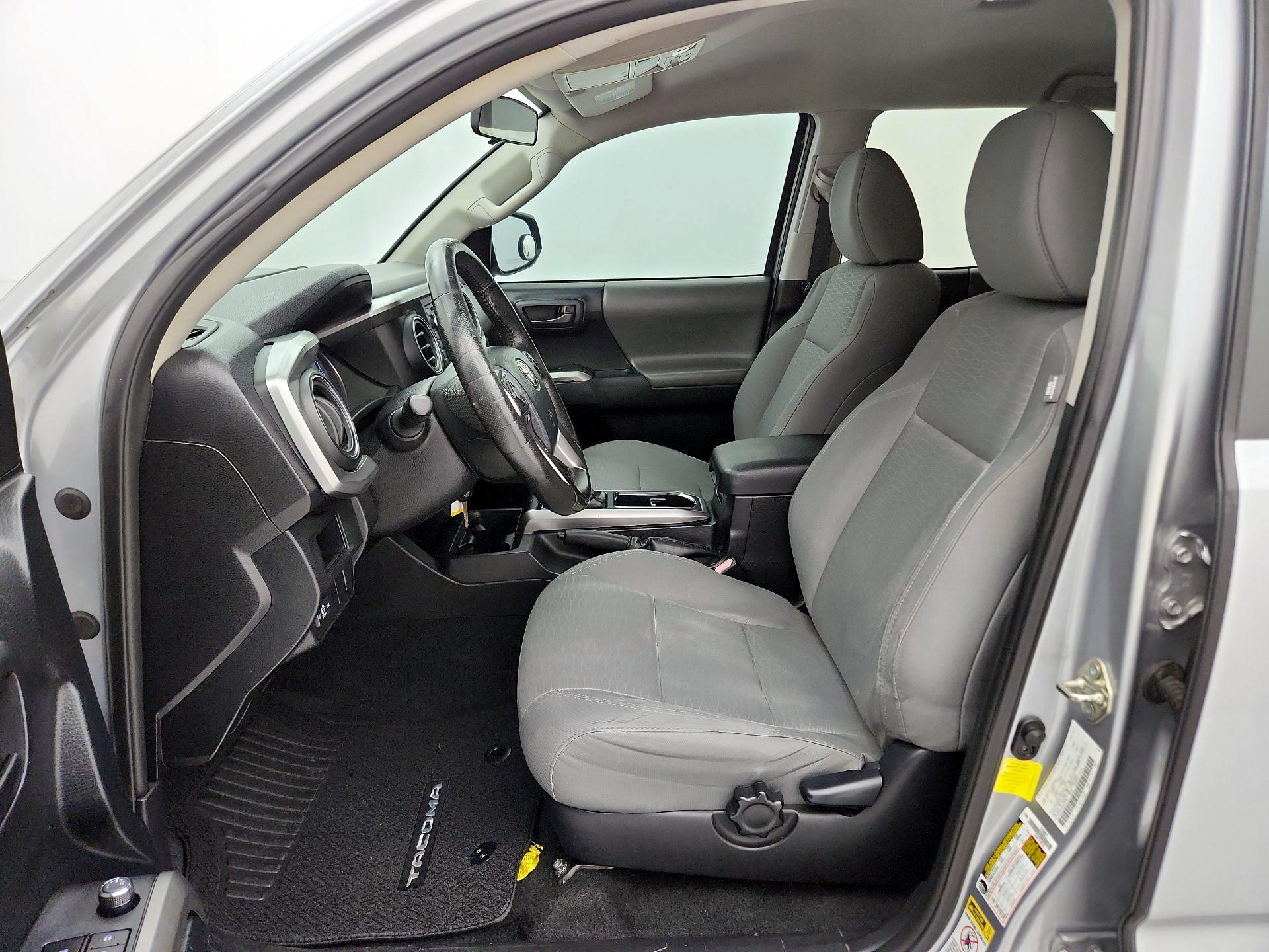 Thumbnail: 2016 Toyota Tacoma - 11