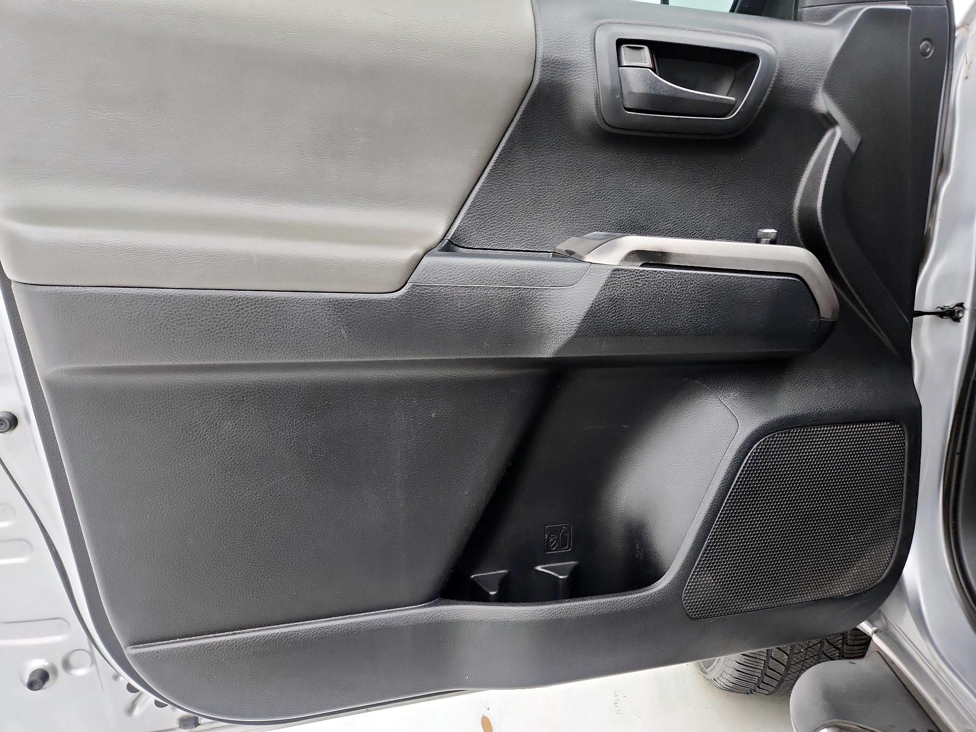 Thumbnail: 2016 Toyota Tacoma - 12