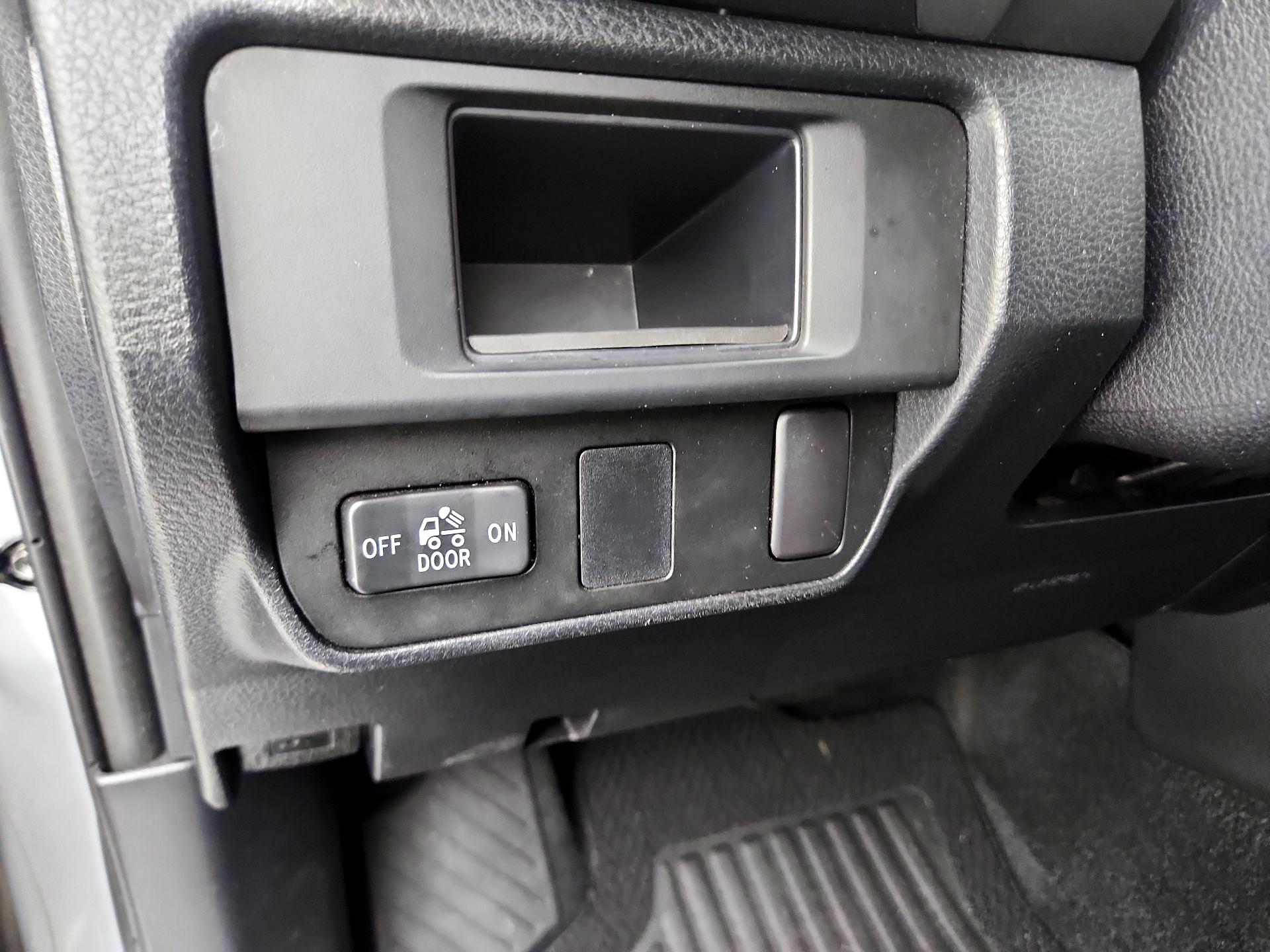 Thumbnail: 2016 Toyota Tacoma - 13