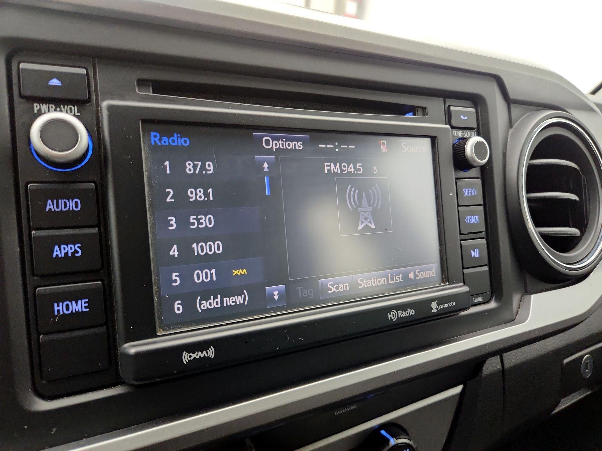 Thumbnail: 2016 Toyota Tacoma - 15