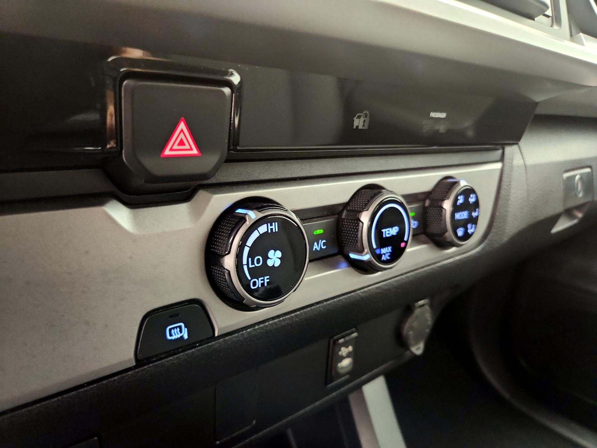 Thumbnail: 2016 Toyota Tacoma - 16